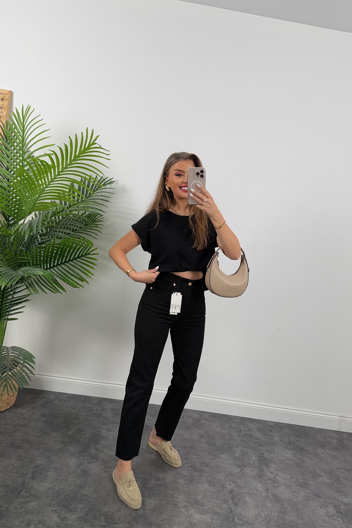 Premium Kalite Paçası Kesik Toparlayıcı Boyfit Jean Siyah