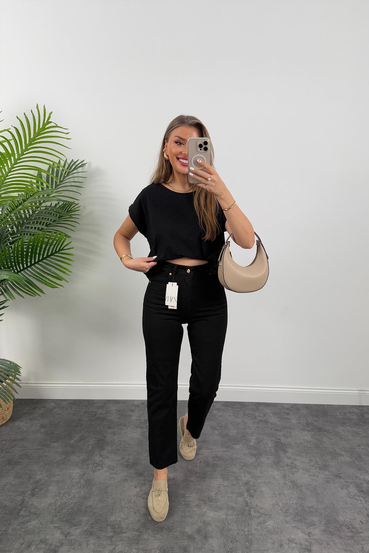 Premium Kalite Paçası Kesik Toparlayıcı Boyfit Jean Siyah