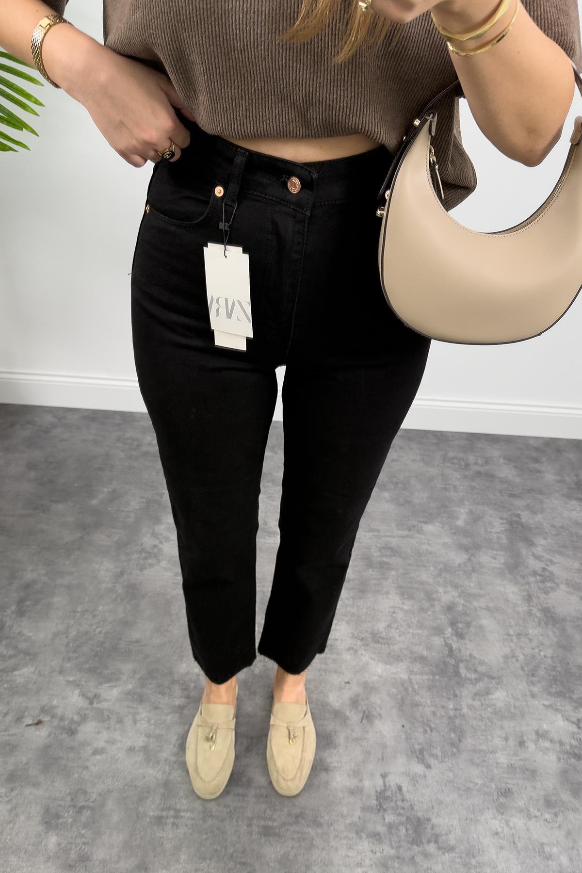 Premium Kalite Paçası Kesik Toparlayıcı Boyfit Jean Siyah