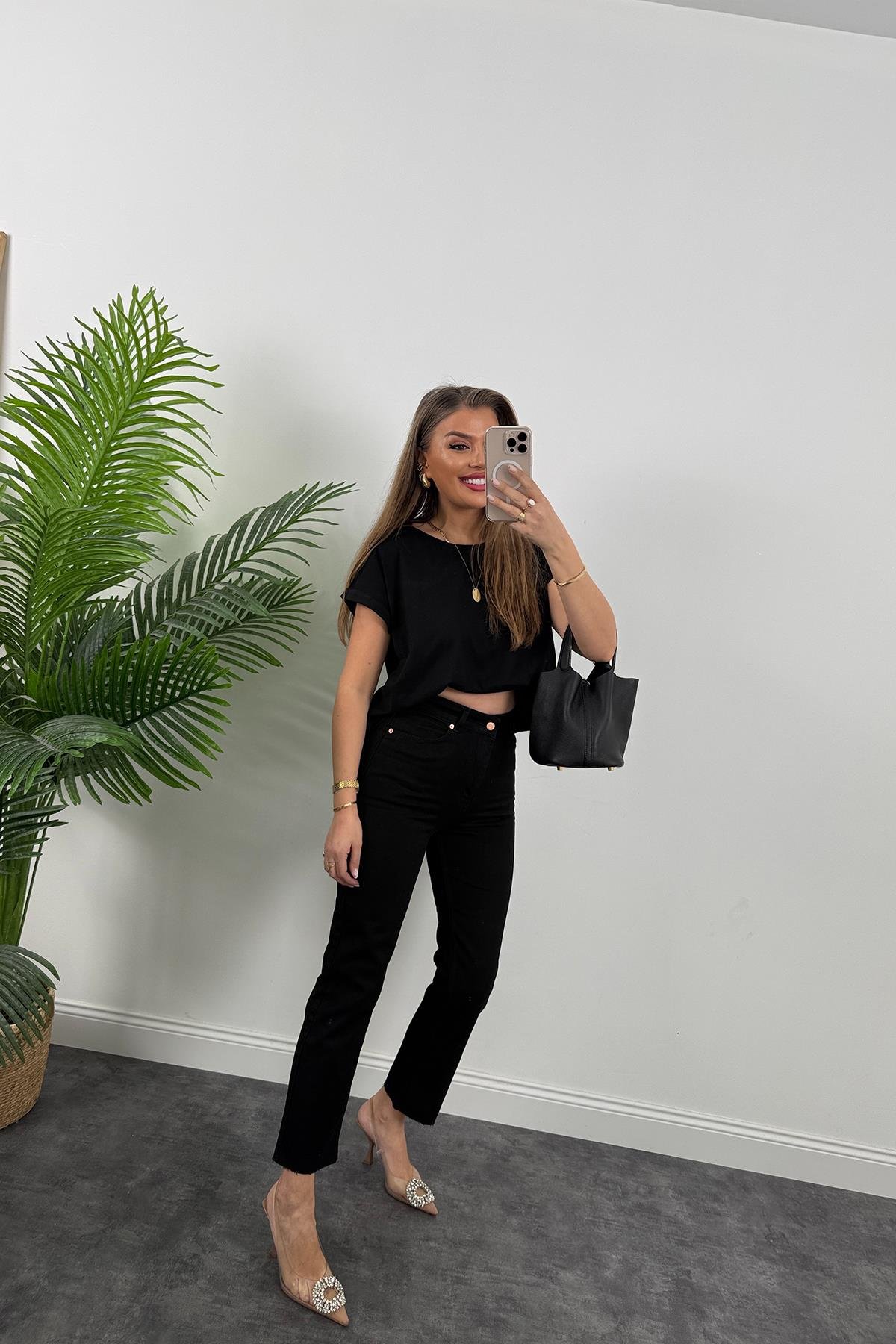 Premium Kalite Paçası Kesik Toparlayıcı Boyfit Jean Siyah 