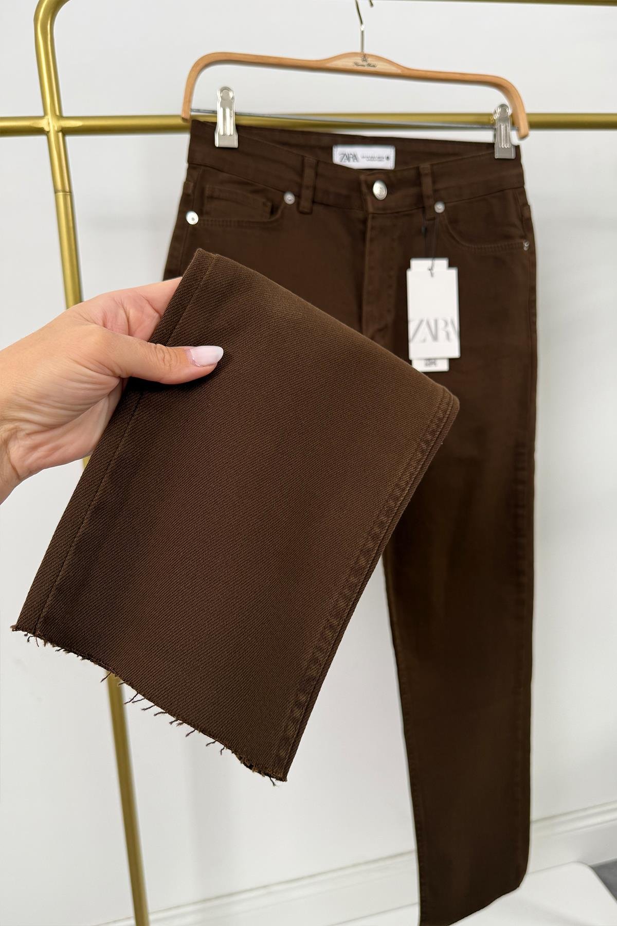 Premium Kalite Paçası Kesik Toparlayıcı Boyfit Jean Kahverengi