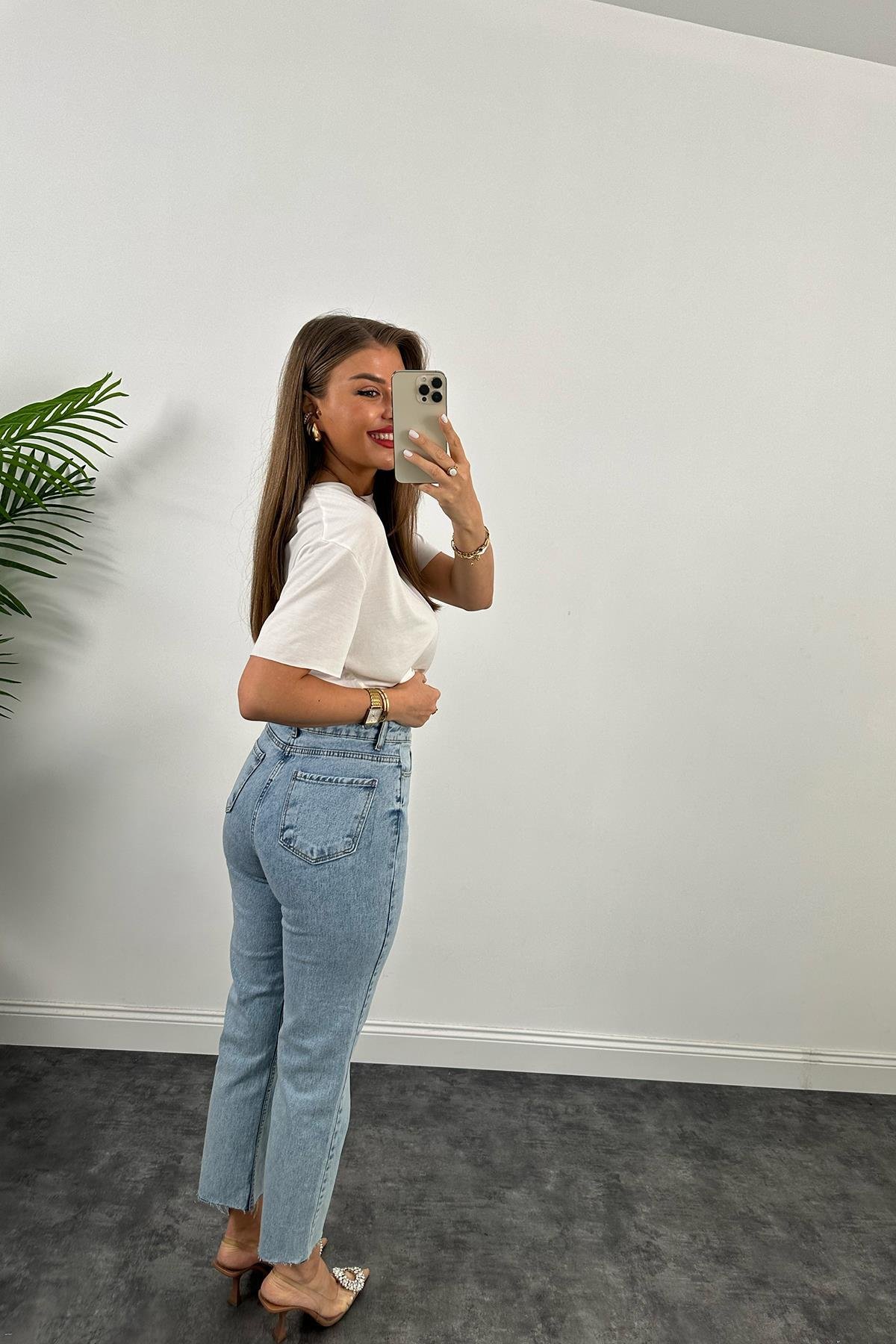 Premium Kalite Paçası Kesik Toparlayıcı Boyfit Jean Yıkamalı Mavi