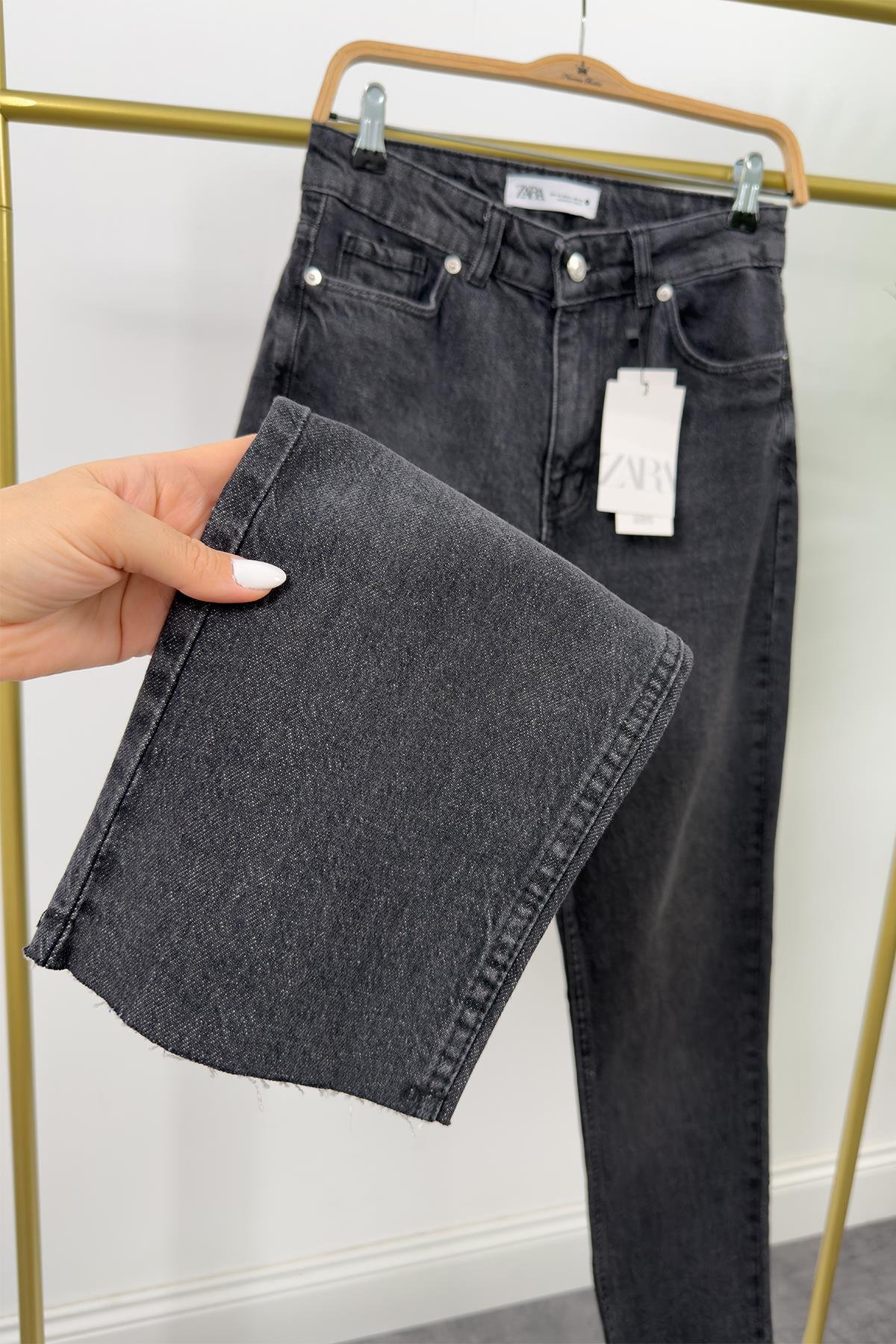 Premium Kalite Paçası Kesik Toparlayıcı Boyfit Jean Yeni Sezon Fümesi