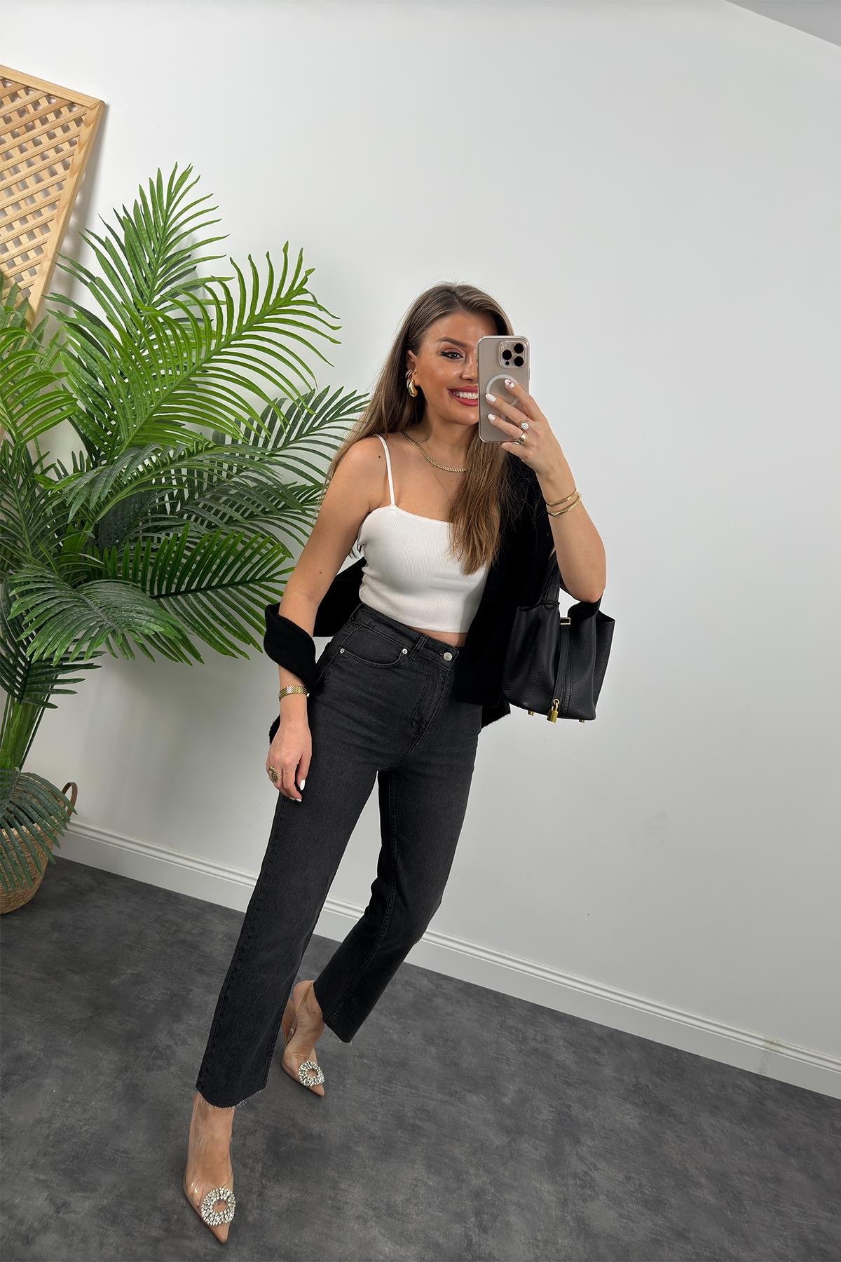 Premium Kalite Paçası Kesik Toparlayıcı Boyfit Jean Yeni Sezon Fümesi