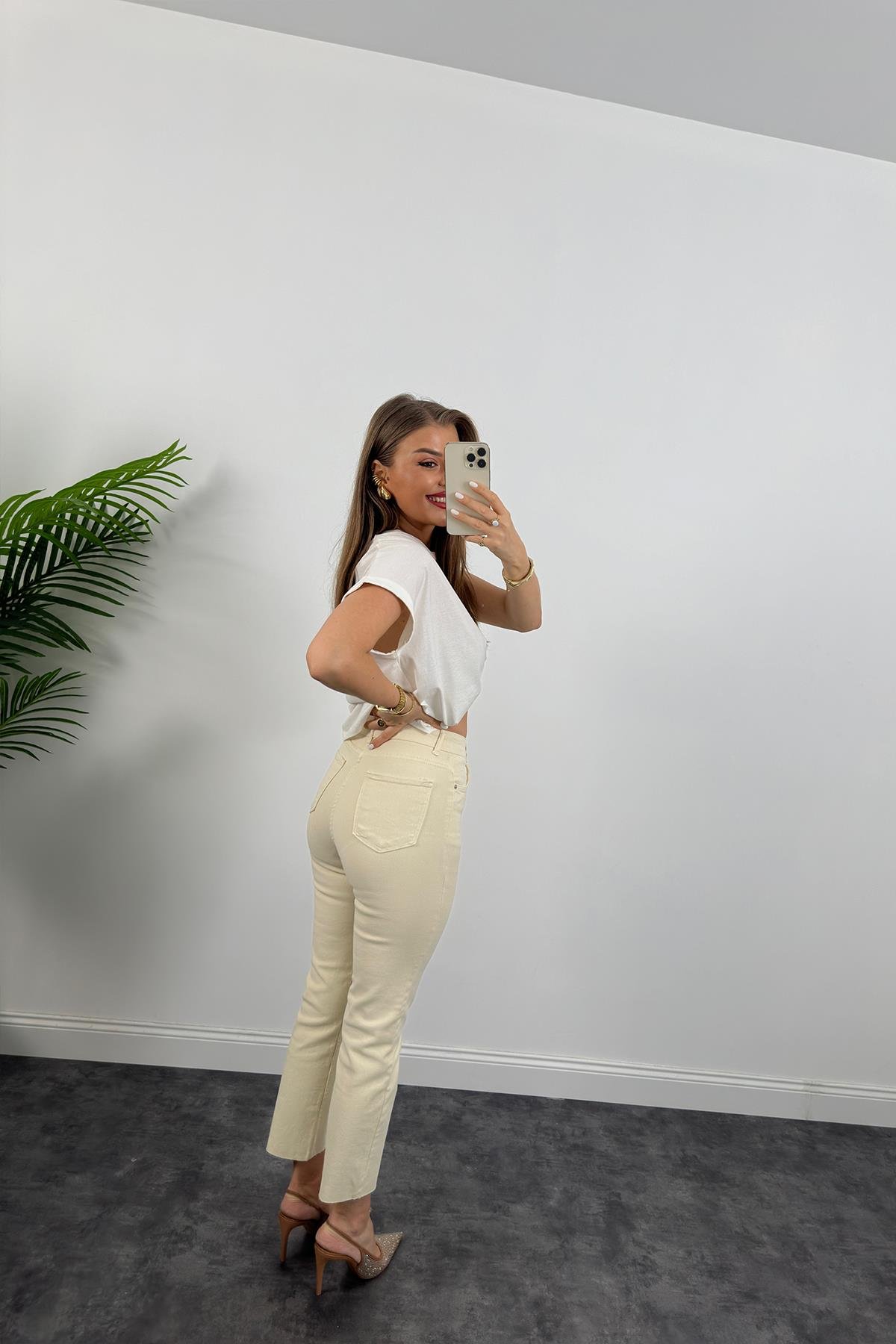 Premium Kalite Paçası Kesik Toparlayıcı Likralı BoyFit Jean Taş