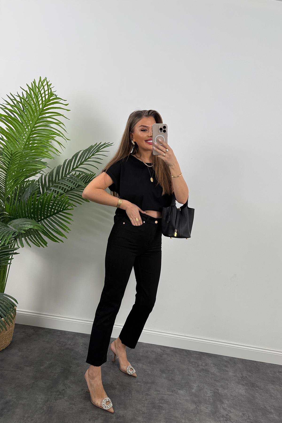 Premium Kalite Paçası Kesik Toparlayıcı Boyfit Jean Siyah 