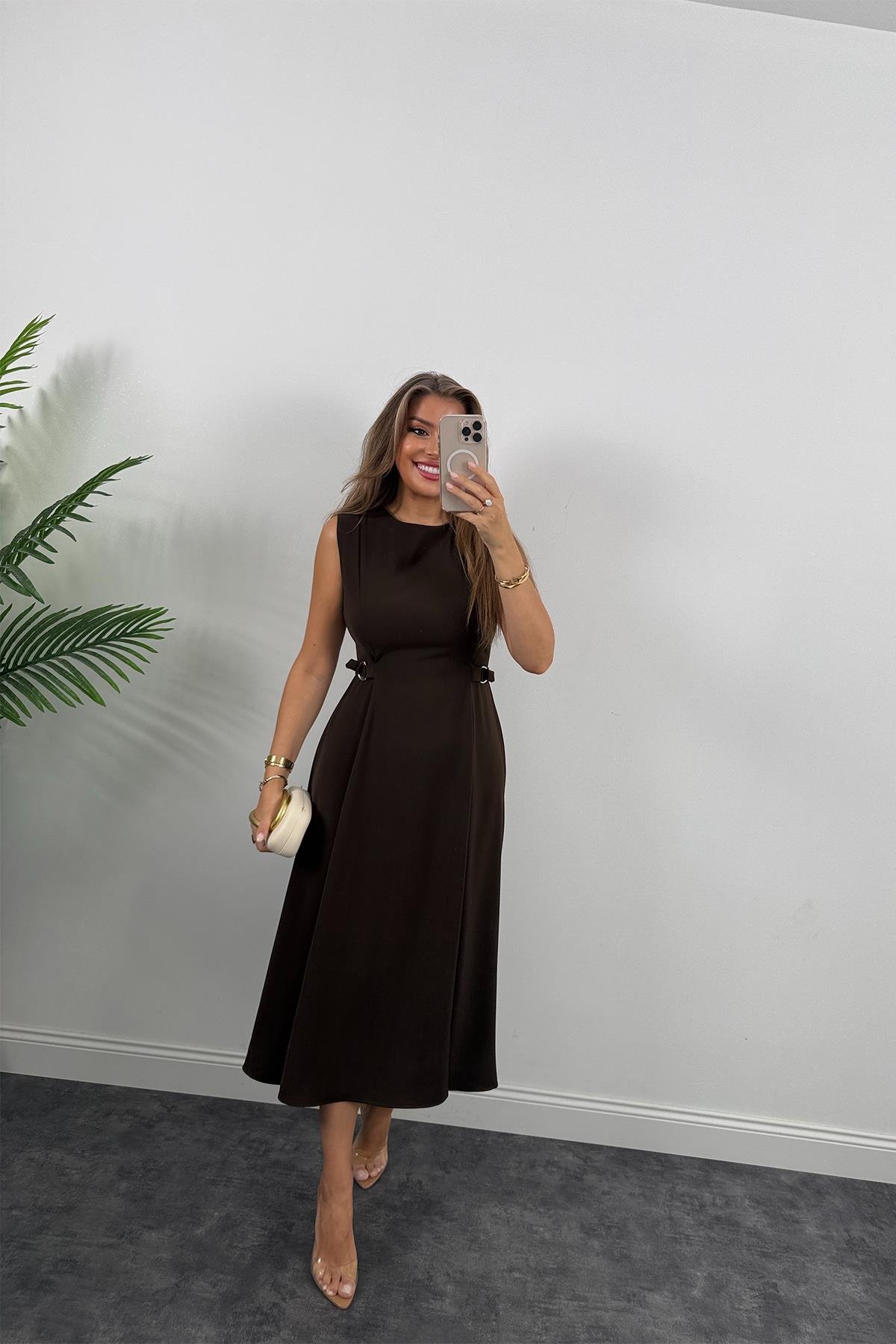 Premium Seri Beli Tokalı Parçalı Midi Kloş Elbise Acı Kahve