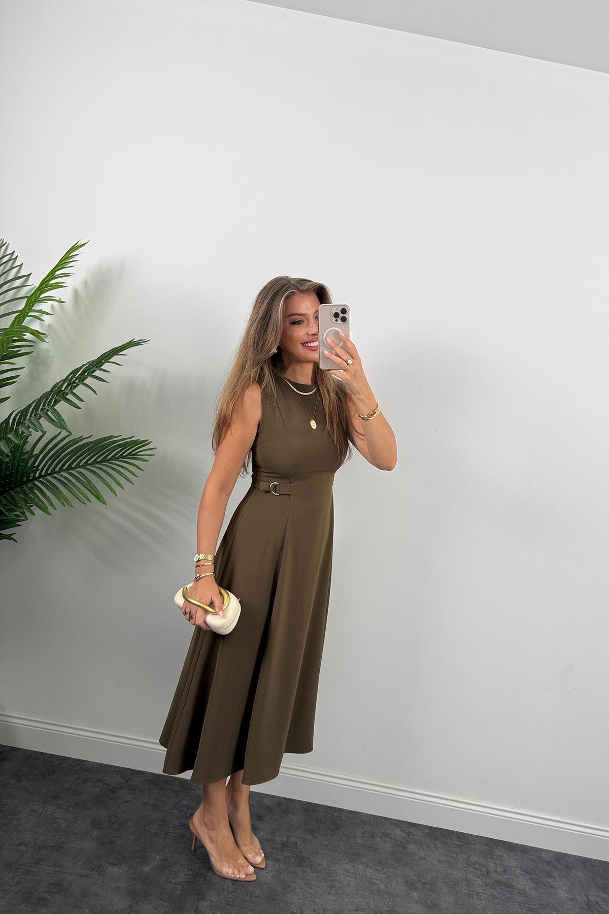 Premium Seri Beli Tokalı Parçalı Midi Kloş Elbise Haki