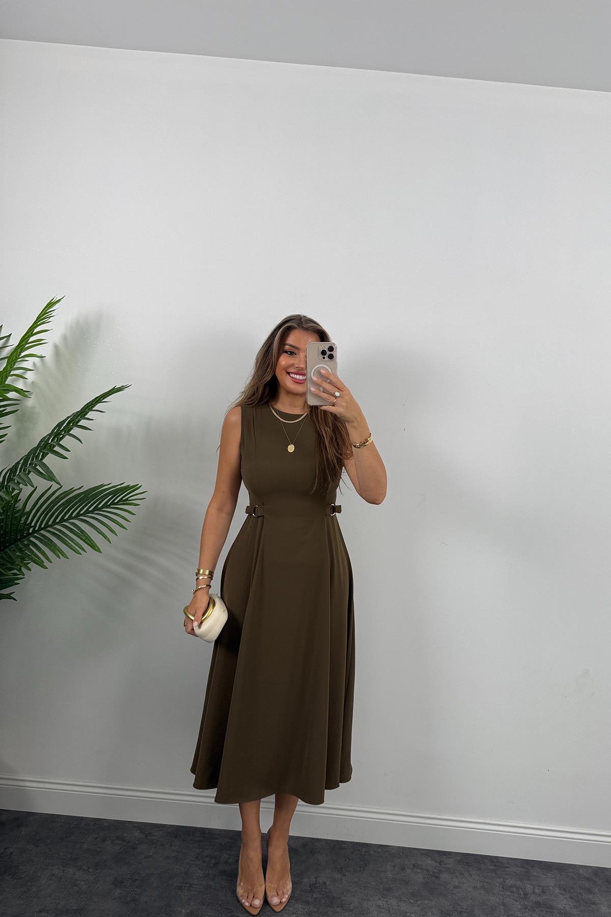 Premium Seri Beli Tokalı Parçalı Midi Kloş Elbise Haki