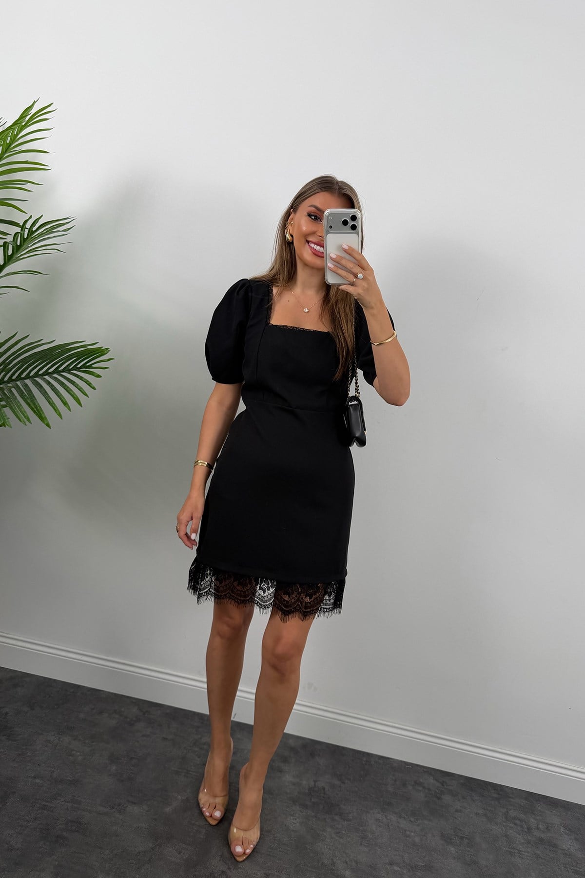 Premium Seri Eteği Dantelli Kare Yaka Elbise