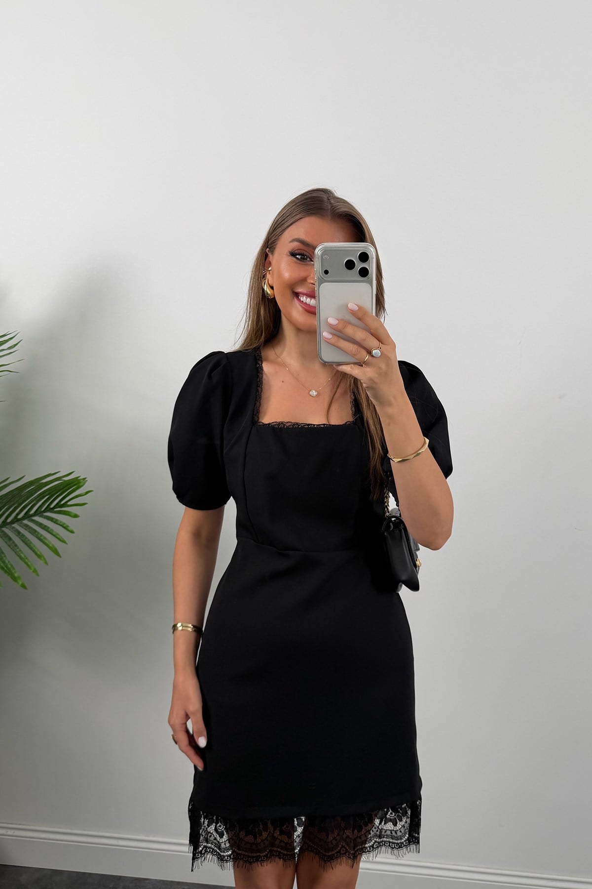 Premium Seri Eteği Dantelli Kare Yaka Elbise