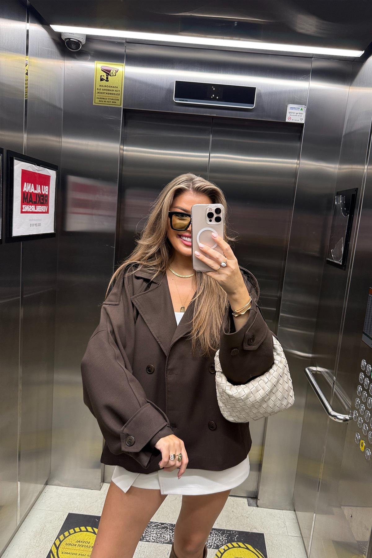 Premium Seri Poliviskon Kumaş Kol  Detaylı Kısa Trençkot Acı Kahve