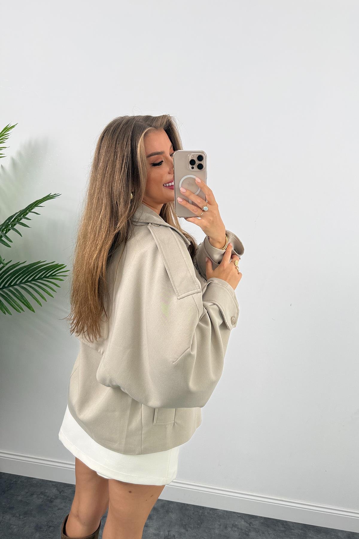 Premium Seri Poliviskon Kumaş Kol  Detaylı Kısa Trençkot Taş