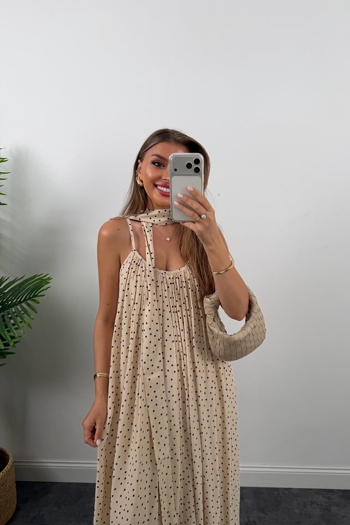 Premium Seri Puantiyeli Fularlı Maxi Elbise Krem
