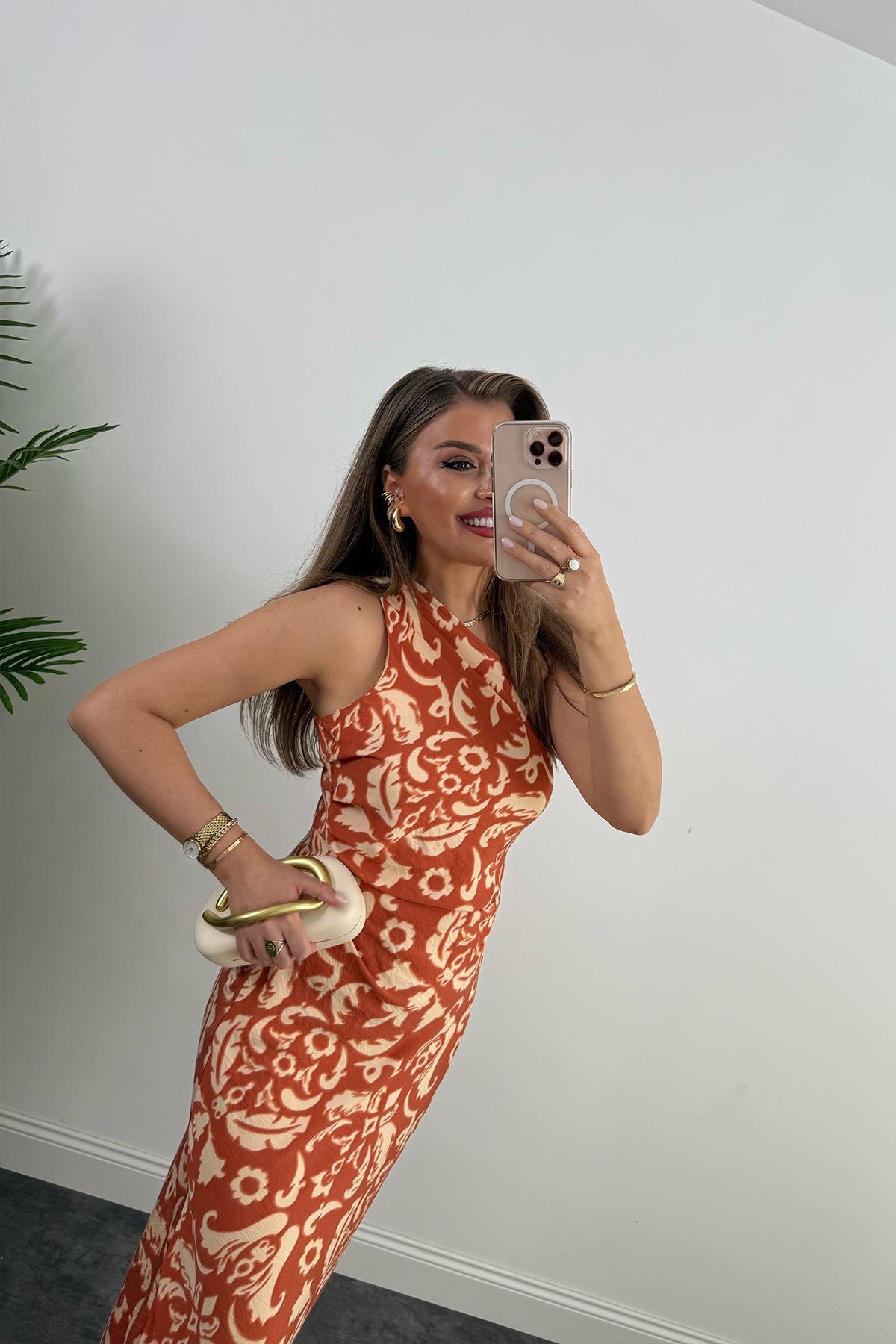 Premium Seri Tek Omuz Keten Midi Elbise Kiremit Krem