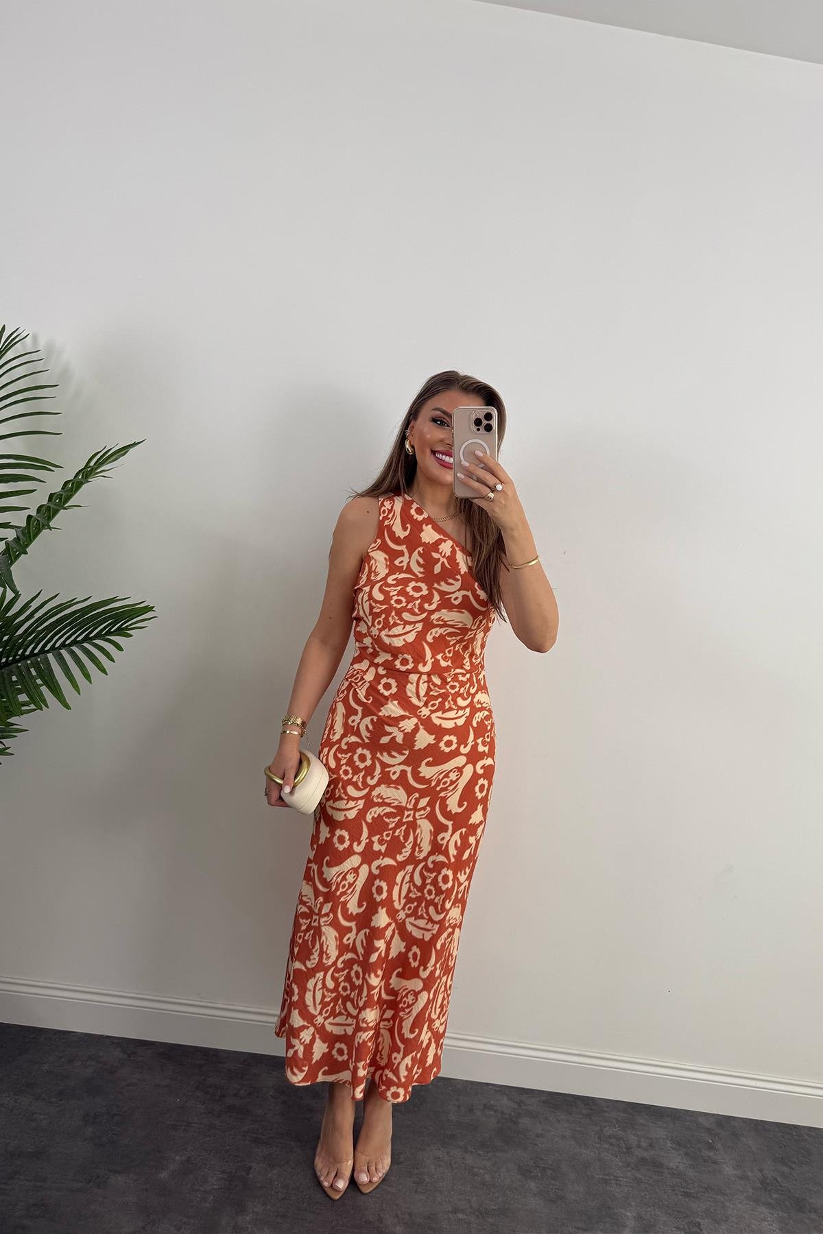 Premium Seri Tek Omuz Keten Midi Elbise Kiremit Krem