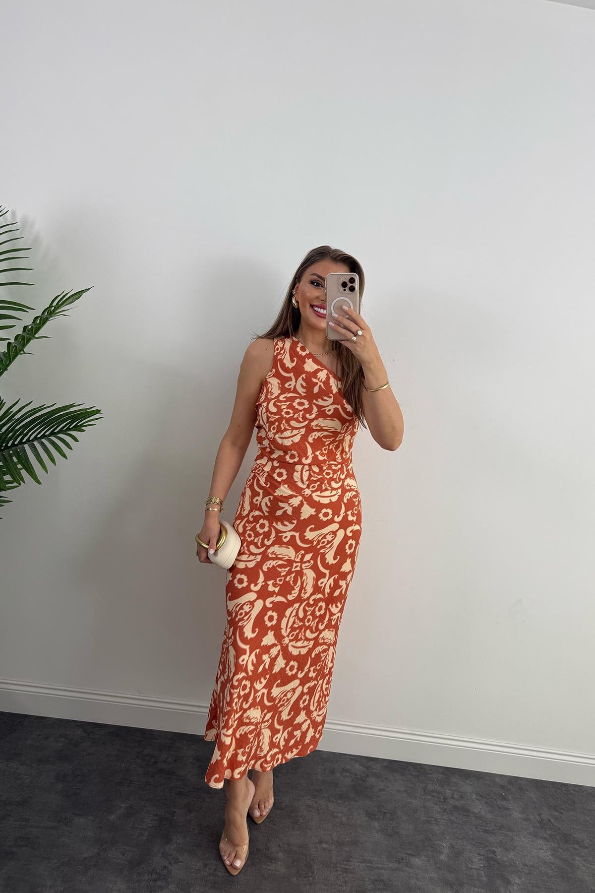 Premium Seri Tek Omuz Keten Midi Elbise Kiremit Krem