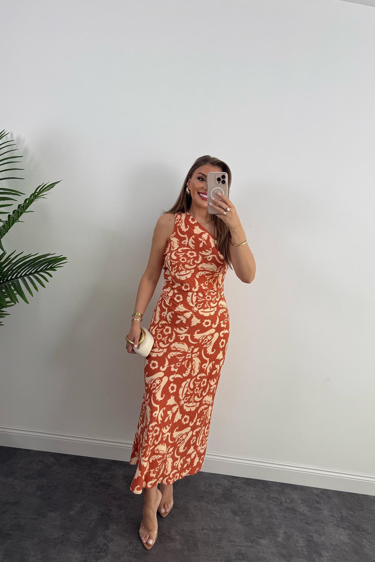 Premium Seri Tek Omuz Keten Midi Elbise Kiremit Krem