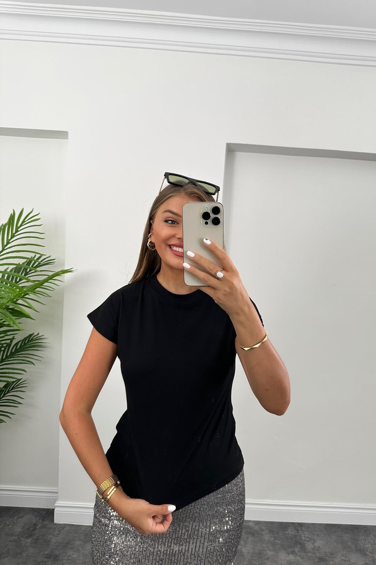 Tam Pamuklu Dik Yaka Basic Tshirt Siyah