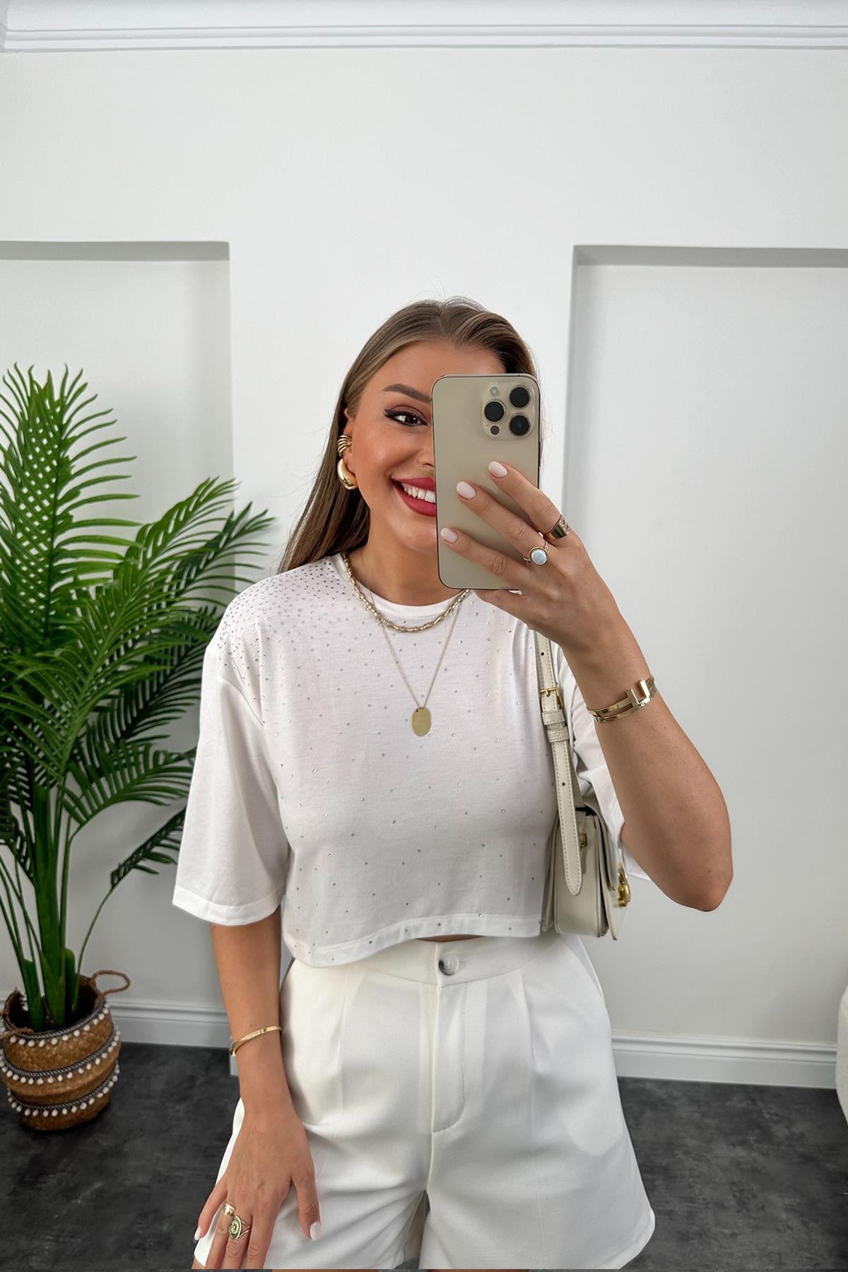 Üstü Serpme Taşlı Kısa Basic Tshirt Beyaz