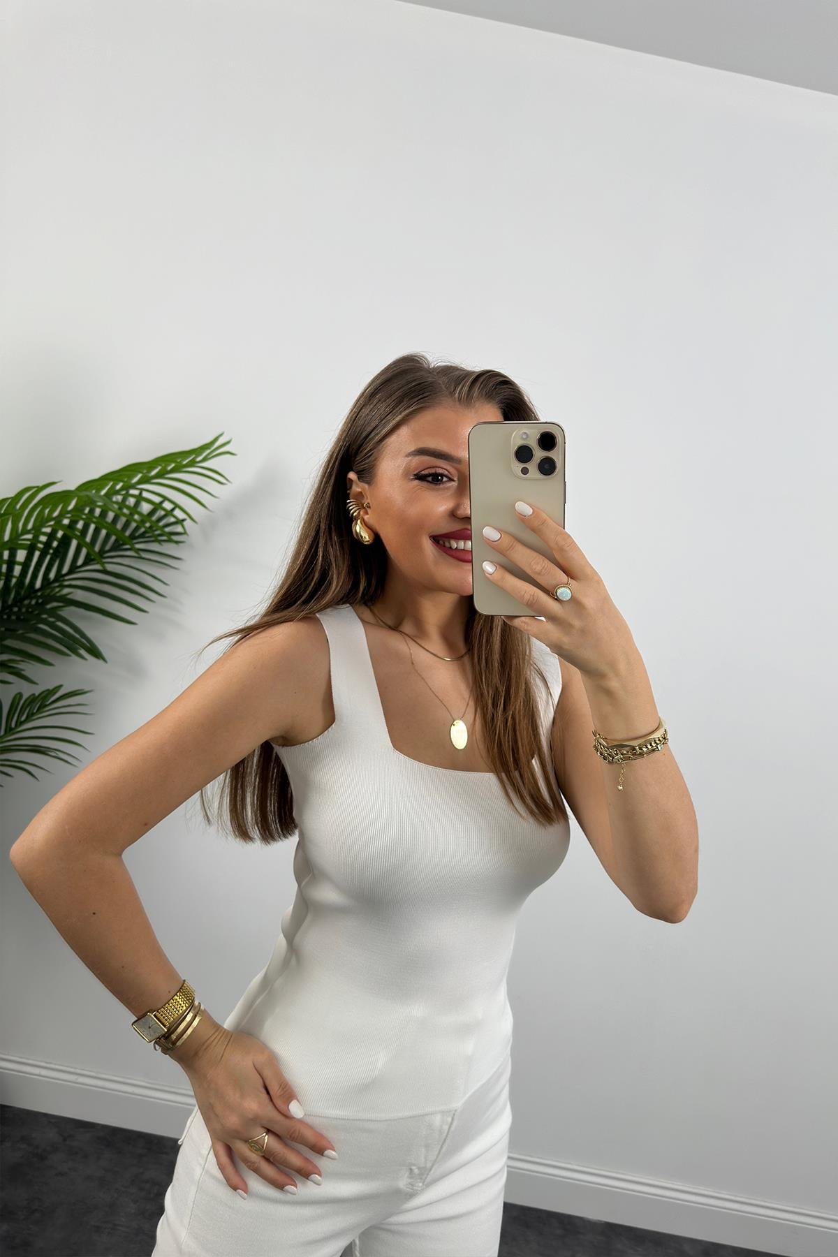 Uzun Boy Elit Triko Kare Yaka Likralı Atlet Beyaz