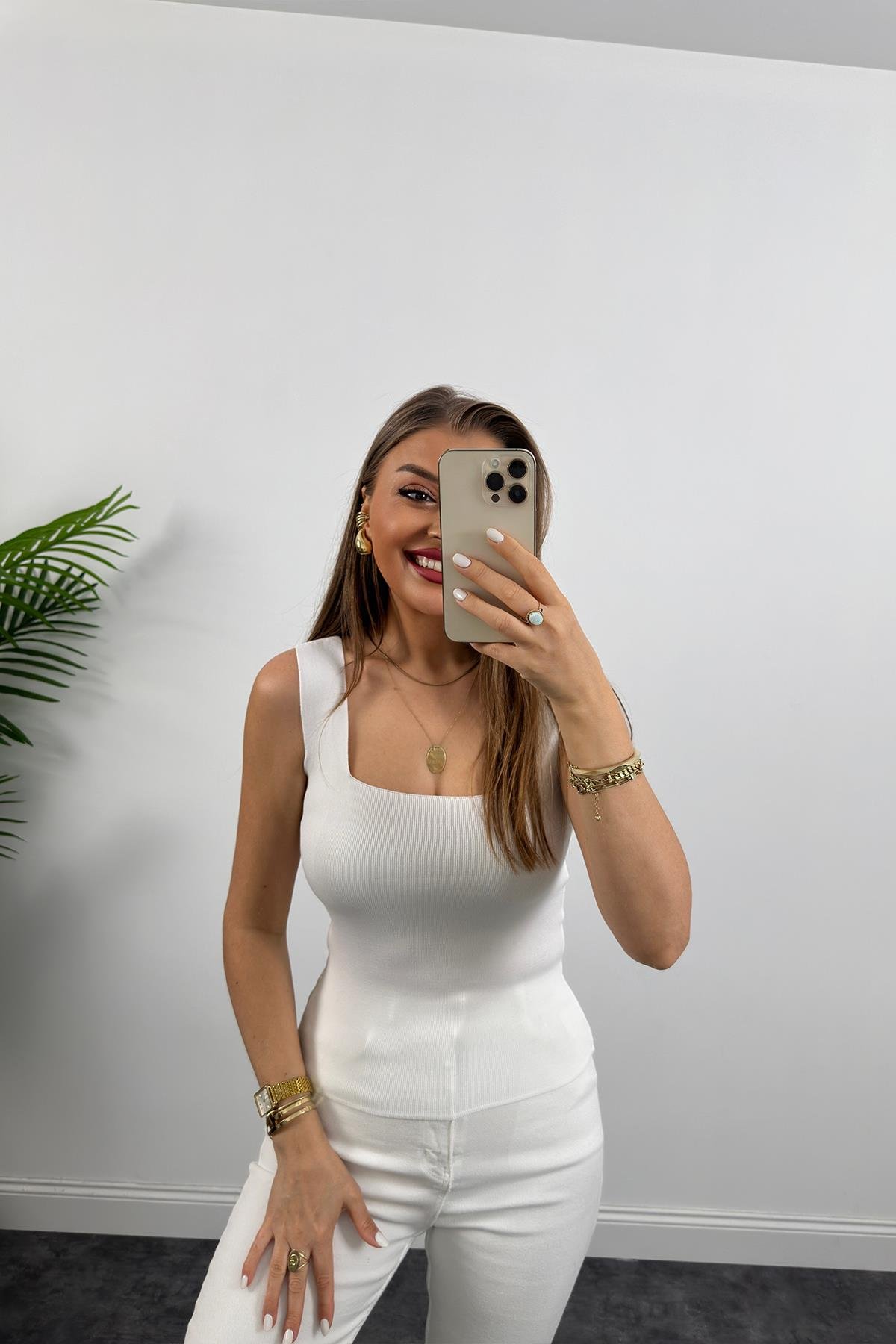 Uzun Boy Elit Triko Kare Yaka Likralı Atlet Beyaz