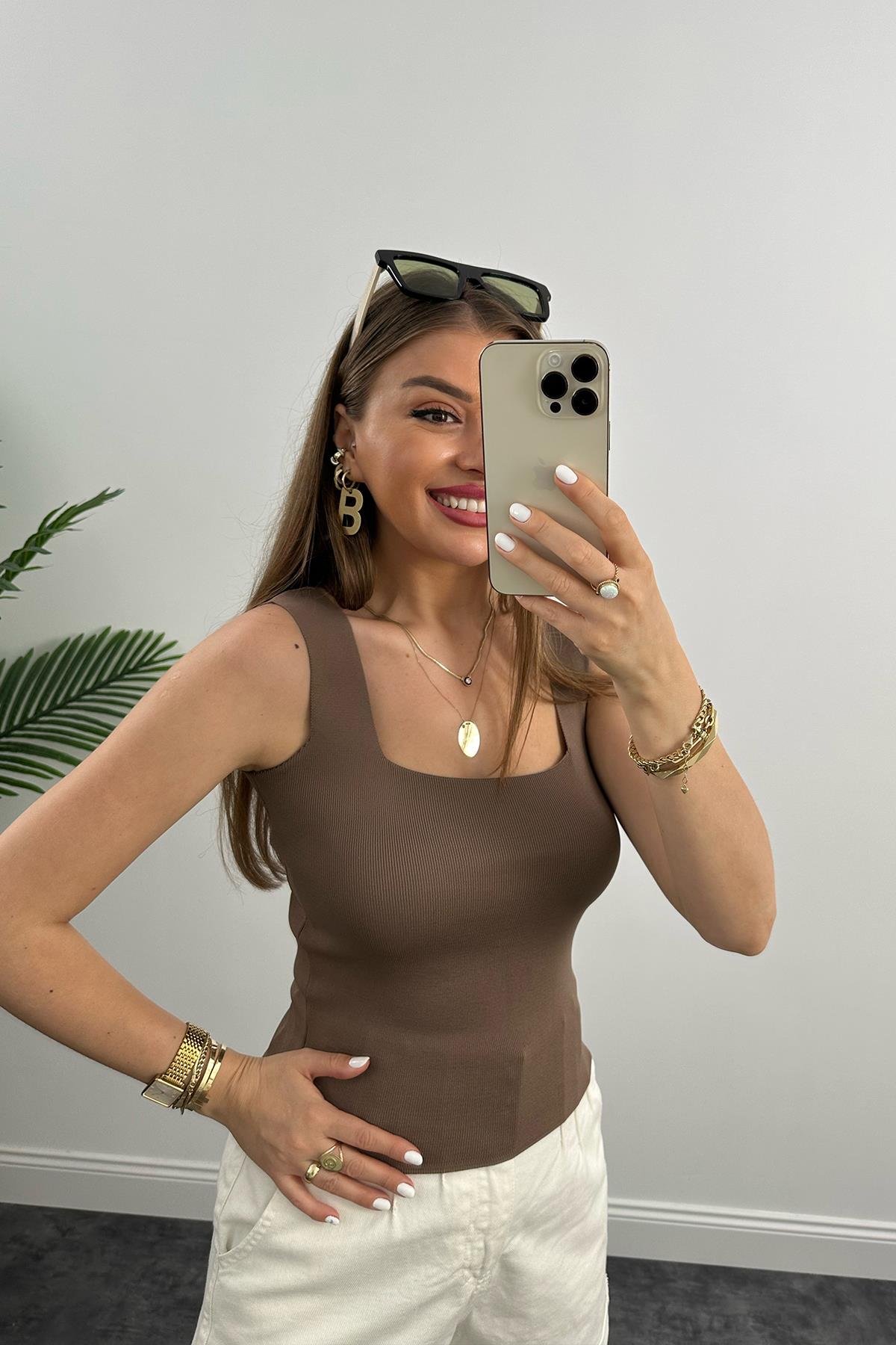 Uzun Boy Elit Triko Kare Yaka Likralı Atlet Vizon