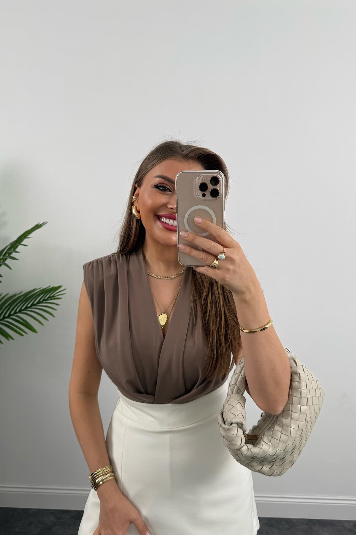 Vatkalı Likralı Sıfır Kol Drapeli Bodysuit Süt Kahve