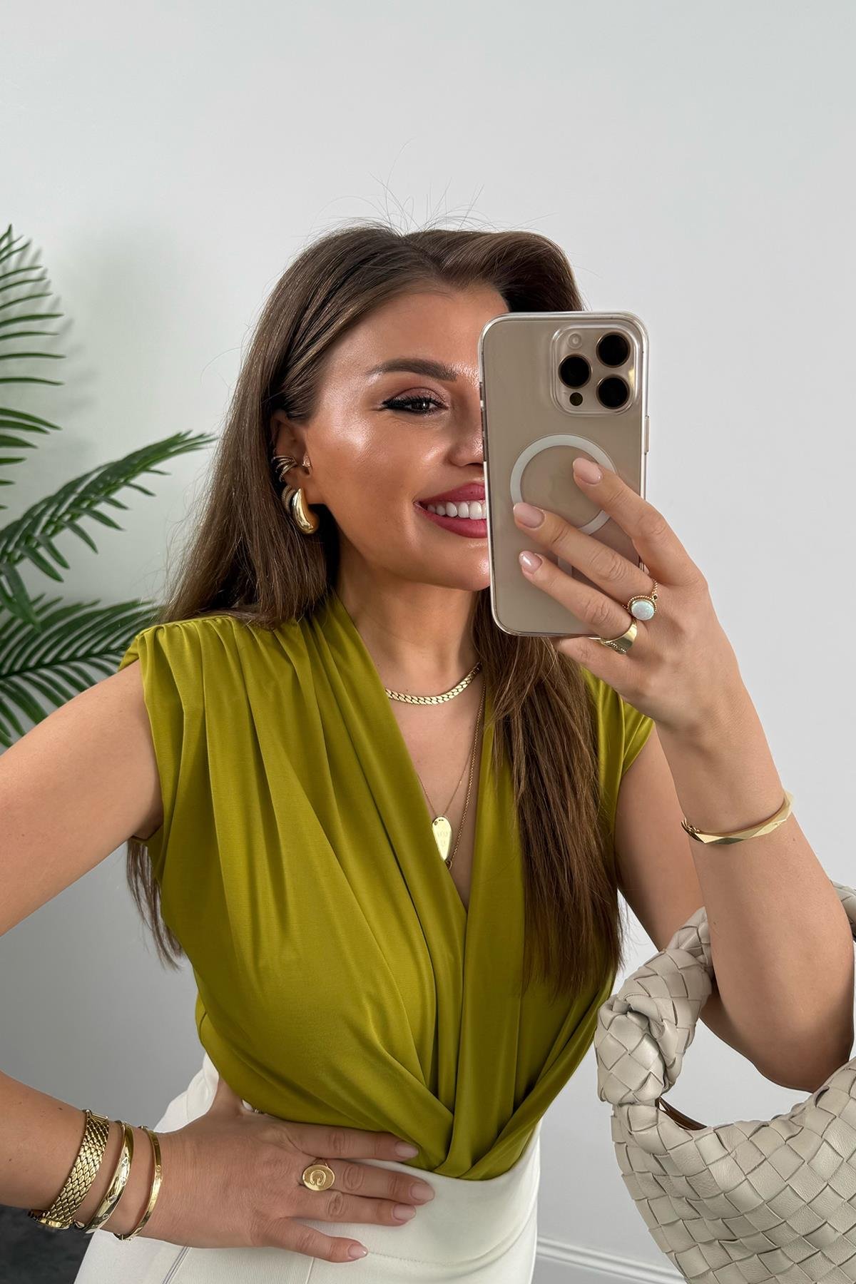 Vatkalı Likralı Sıfır Kol Drapeli Bodysuit Yağ Yeşili