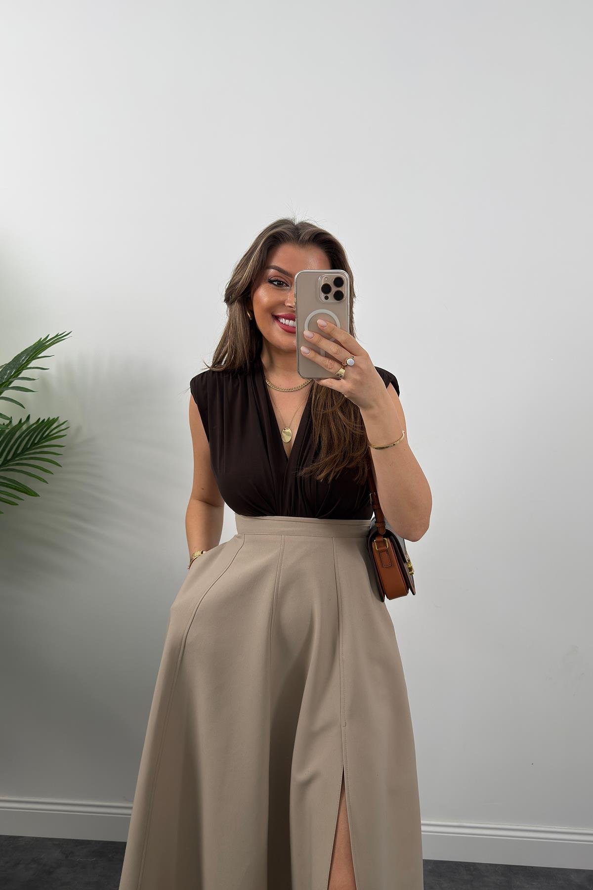 Vatkalı Likralı Sıfır Kol Drapeli Bodysuit Kahverengi