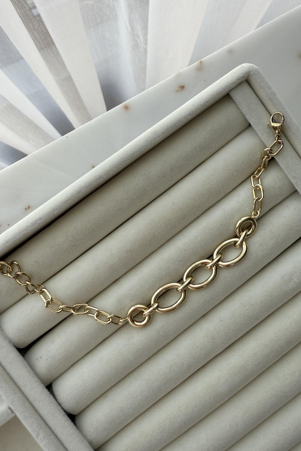 Xupıng Oval Halka Detaylı Basic Bileklik 