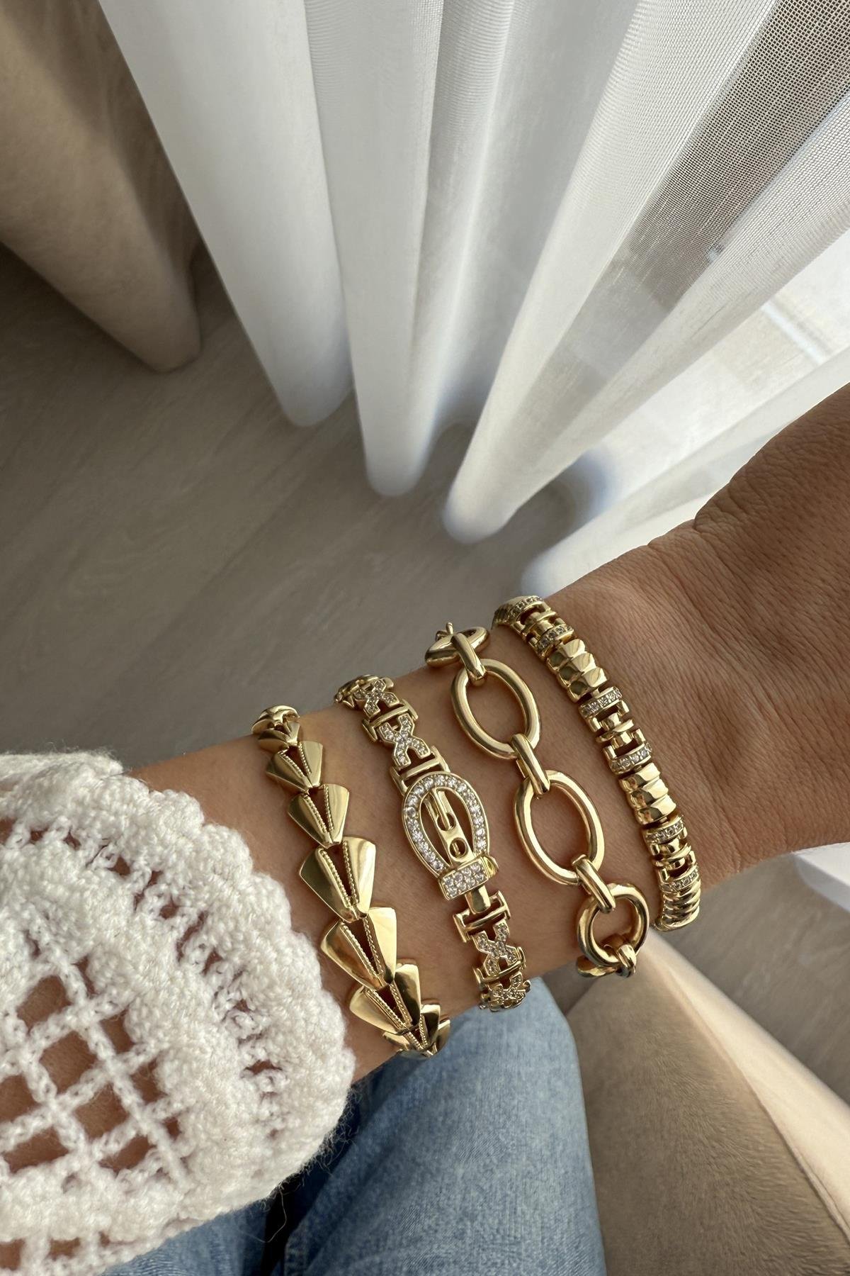 Xupıng Oval Halka Detaylı Basic Bileklik 