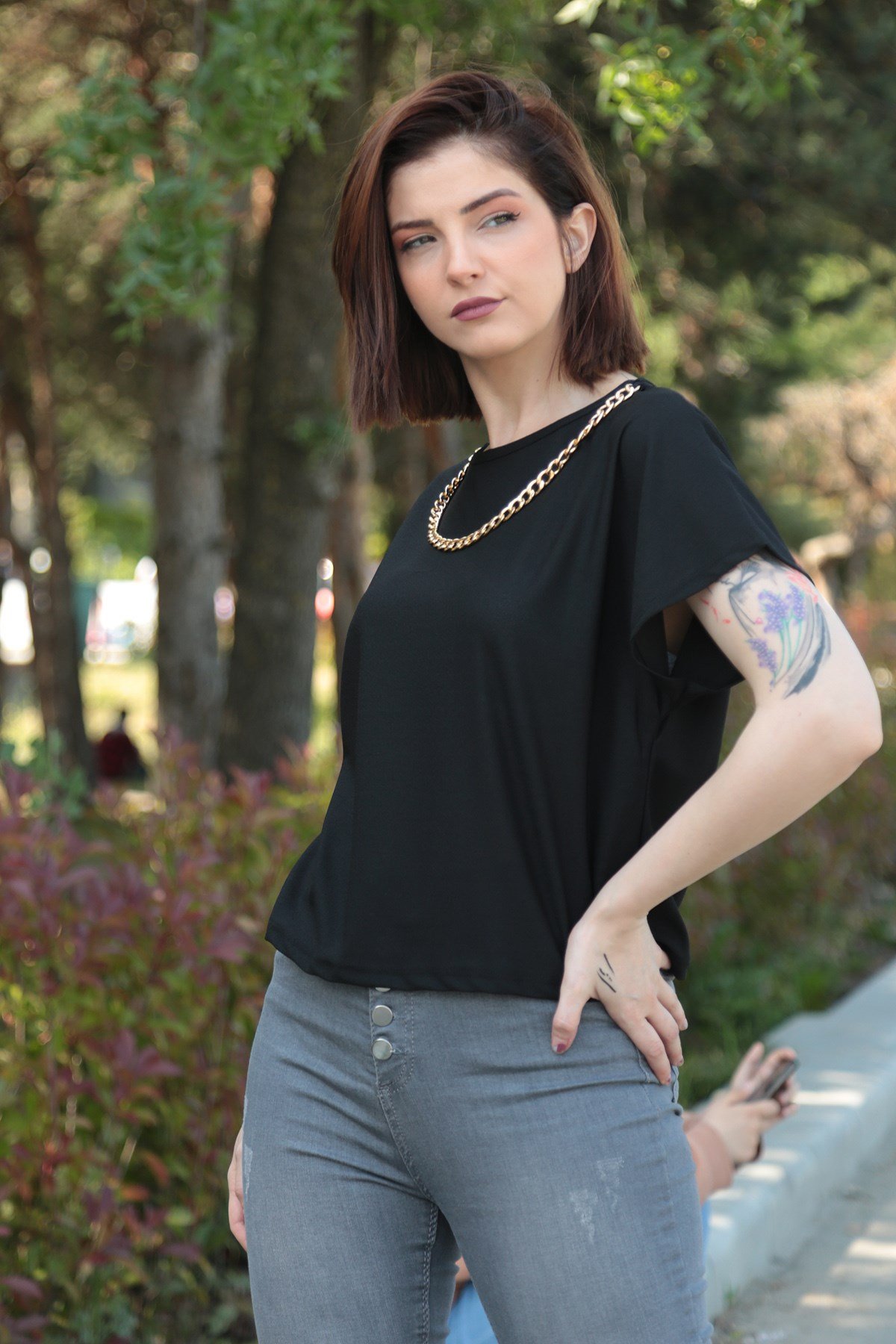 Kadın Siyah Kolyeli Krep Tshirt