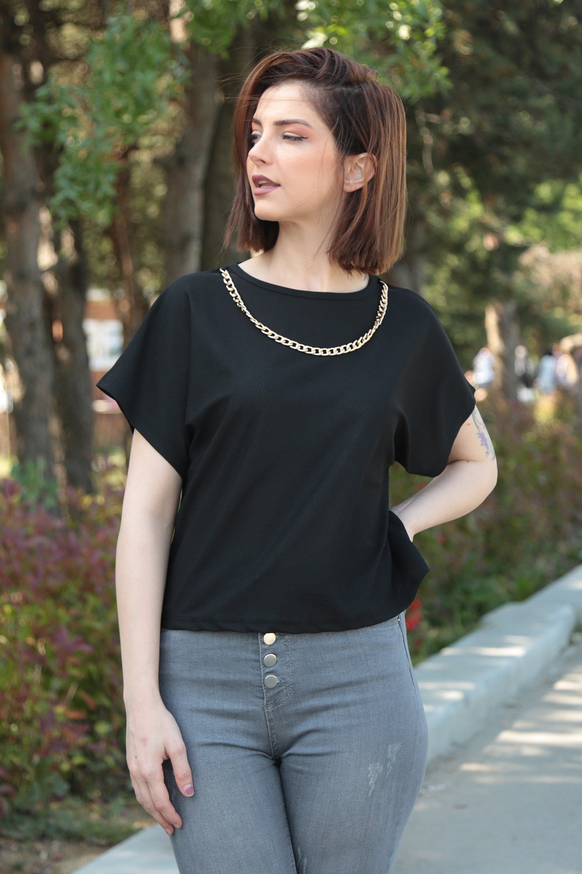 Kadın Siyah Kolyeli Krep Tshirt