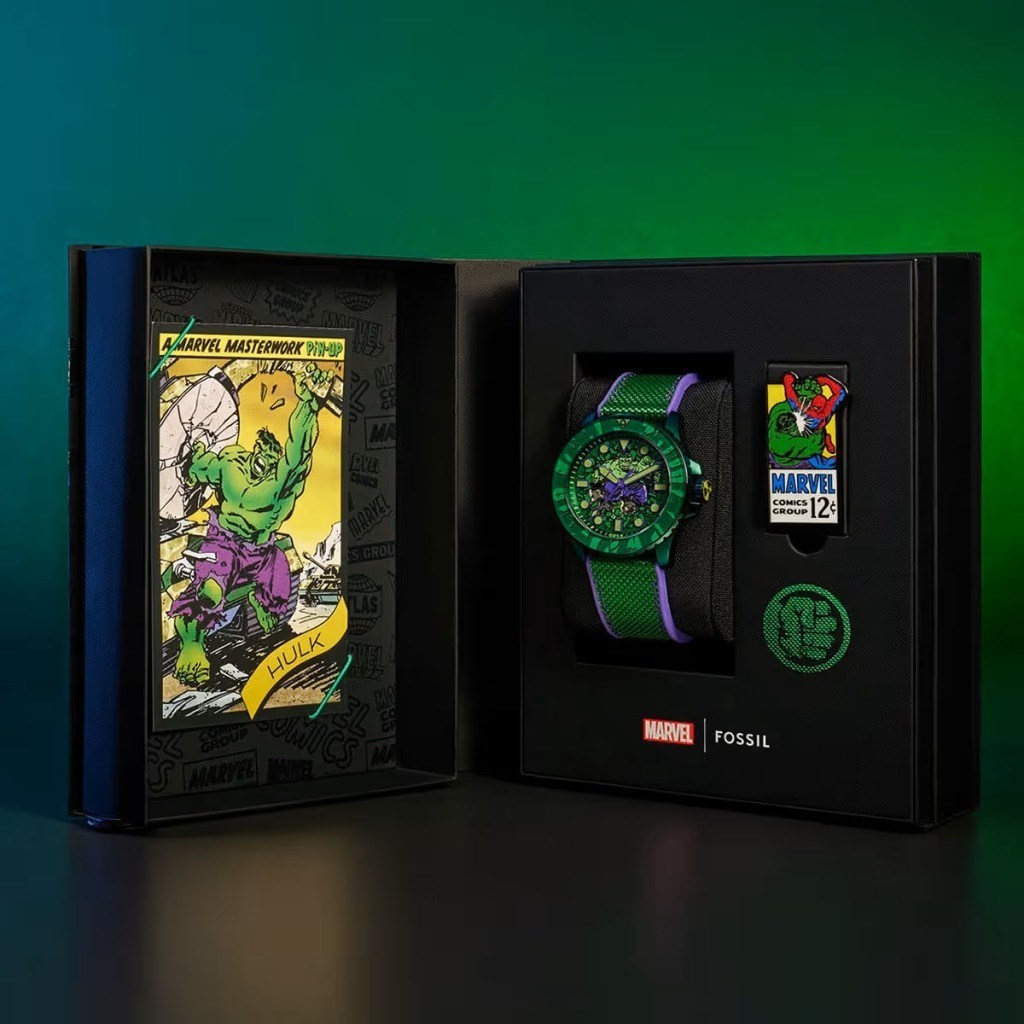 Fossil FLE1246SET Marvel x Fossil Limited-Edition Incredible Hulk Erkek Kol Saati ve Yaka İğnesi Seti