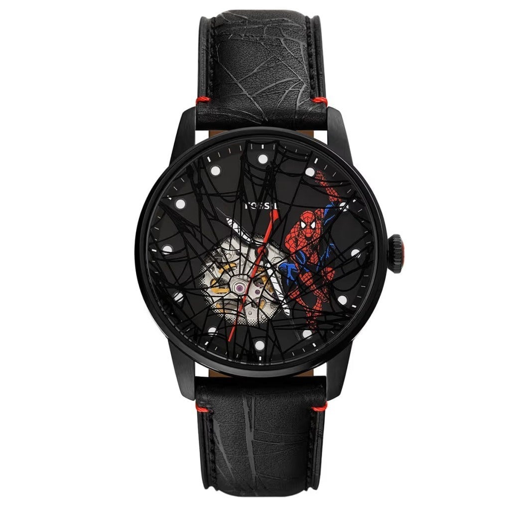 Fossil FLE1247SET Marvel x Fossil Limited-Edition Spider-Man Erkek Kol Saati ve Yaka İğnesi Seti