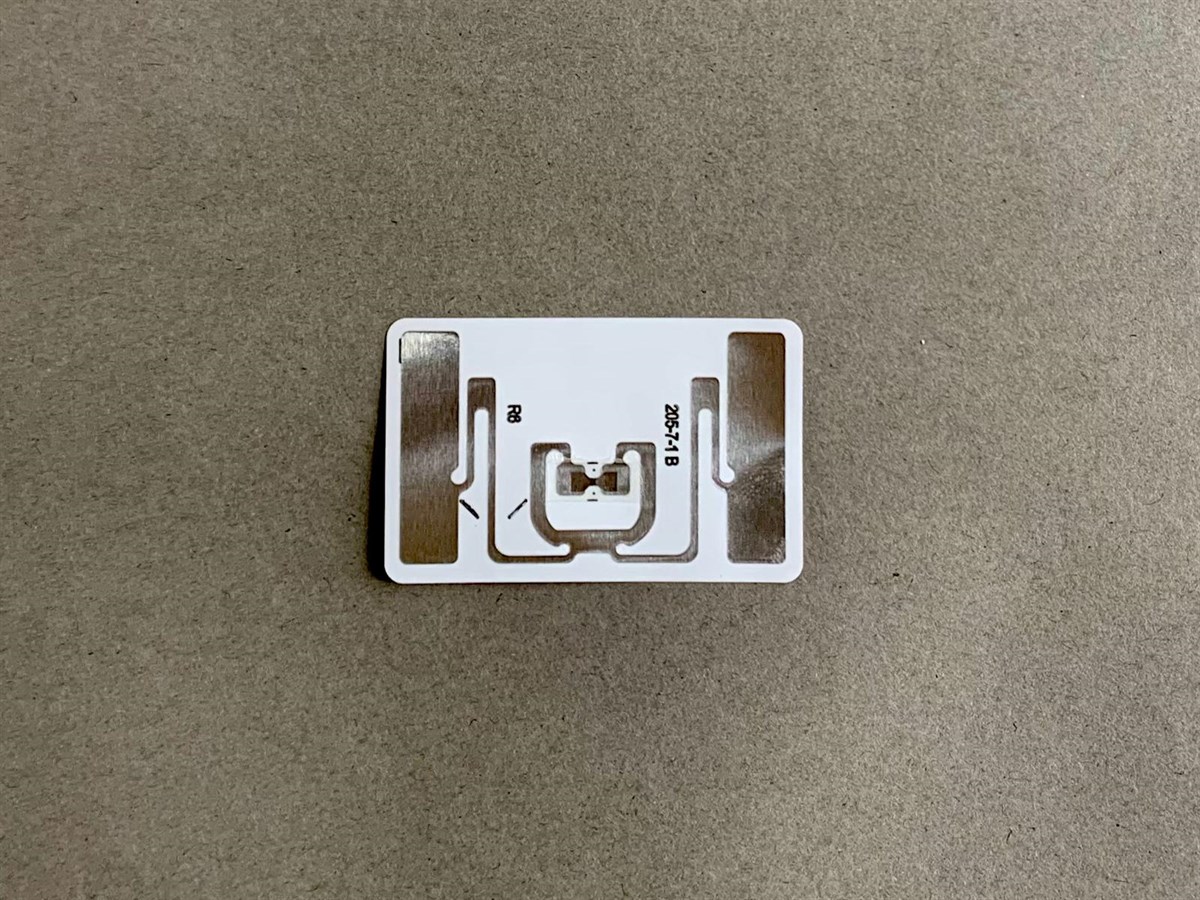 Avery Dennison AD-384r6 Wet UHF RFID Etiket (Monza R6)