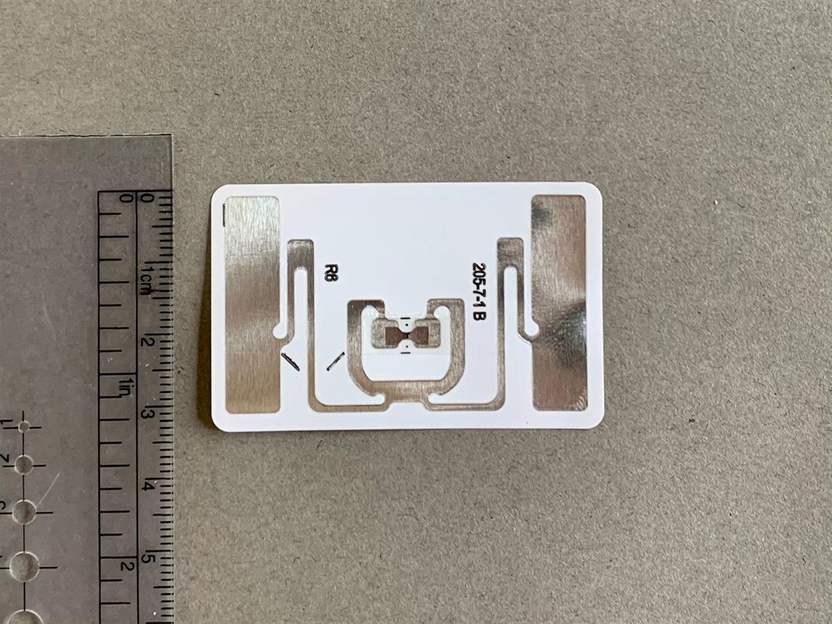 Avery Dennison AD-384r6 Wet UHF RFID Etiket (Monza R6)