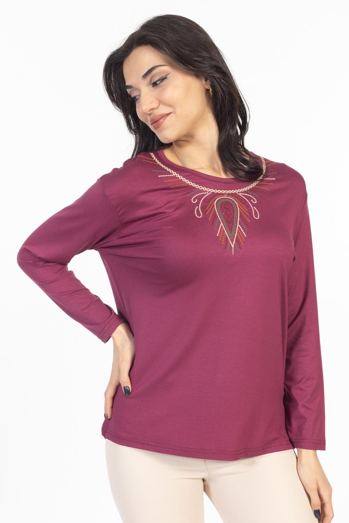 Orta Yaş ve Üzeri Yeni Desen Nakış İşlemeli Yuvarlak Yaka Likralı Anne Penye Bluz 6460