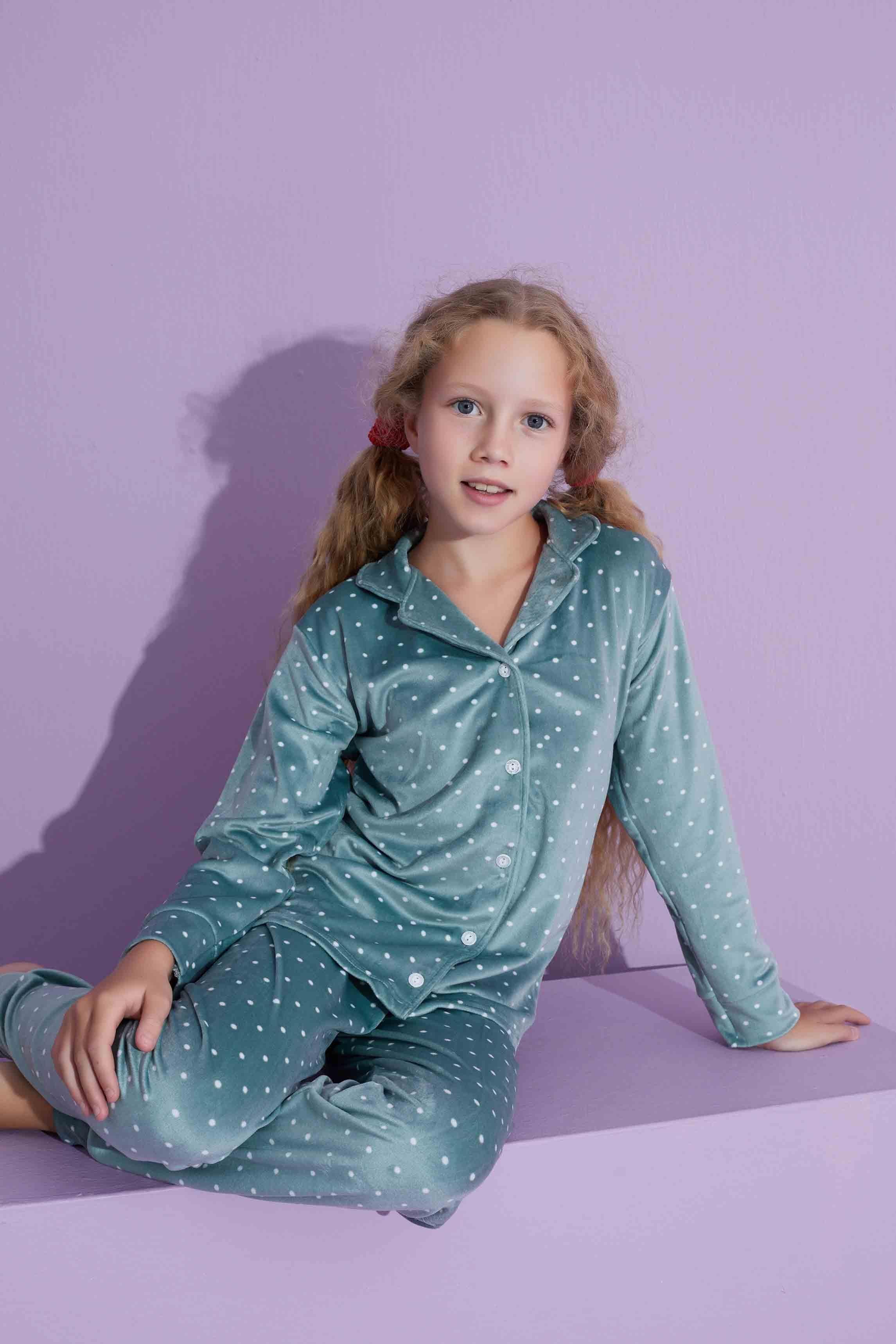 Puantiyeli Model Boydan Düğmeli Kadife Anne/Kız Çocuk Pijama Takımı 2800-Mint Puantiyeli