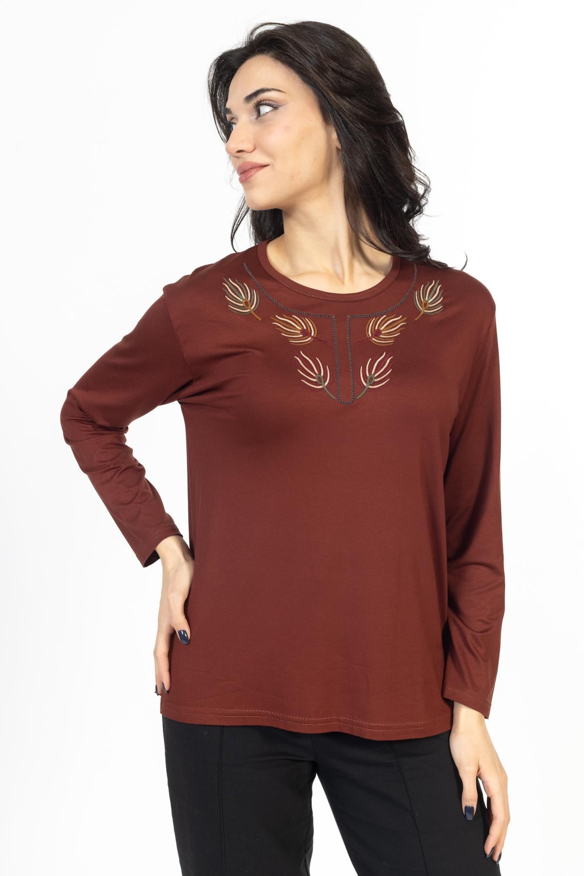 Yeni Model Nakış İşlemeli Yuvarlak Yaka Likralı Anne Penye Bluz 6440