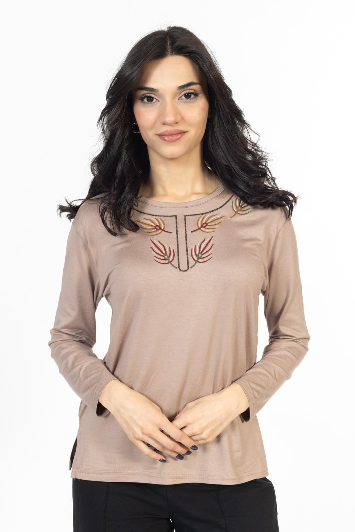 Yeni Model Nakış İşlemeli Yuvarlak Yaka Likralı Anne Penye Bluz 6440