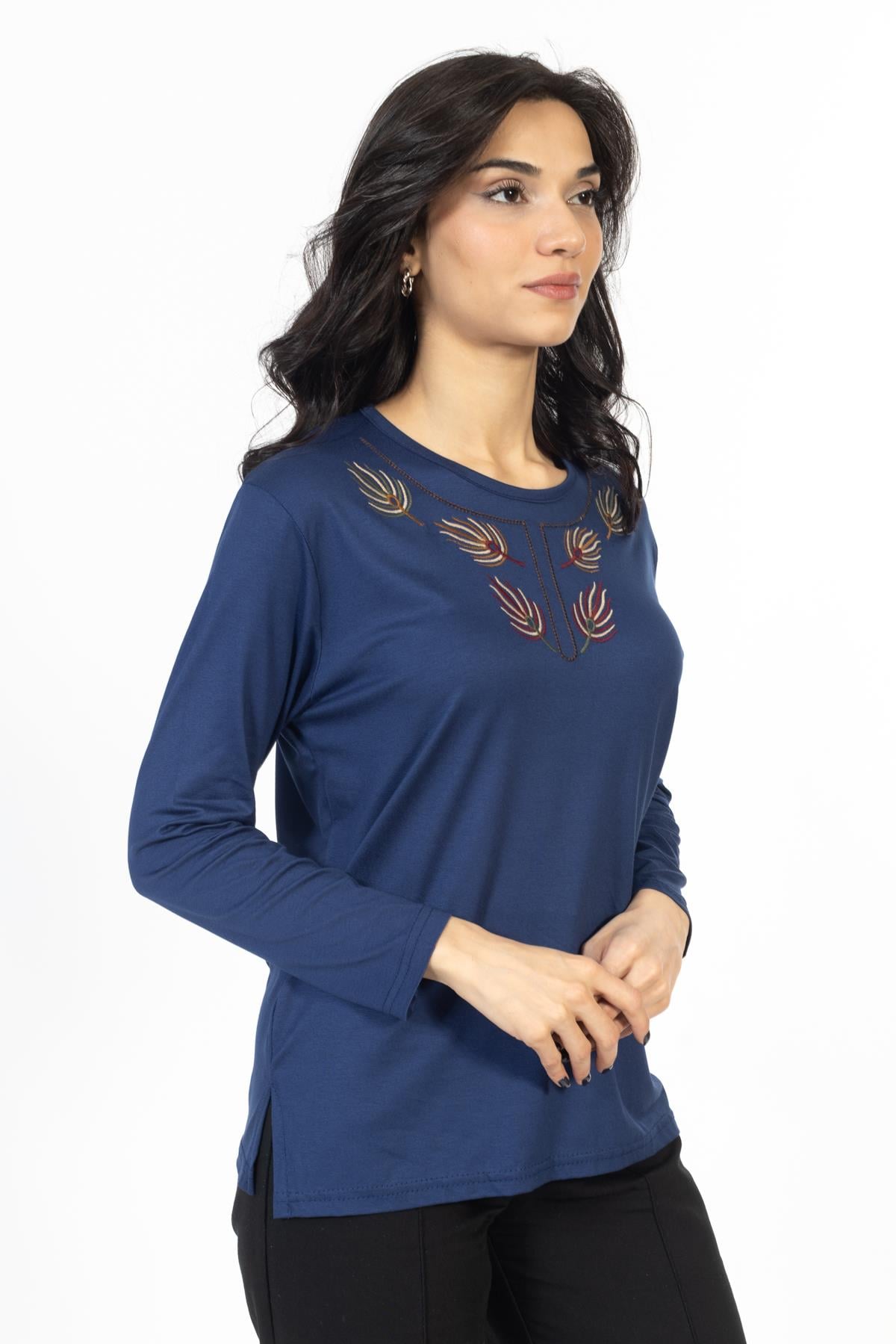 Yeni Model Nakış İşlemeli Yuvarlak Yaka Likralı Anne Penye Bluz 6440