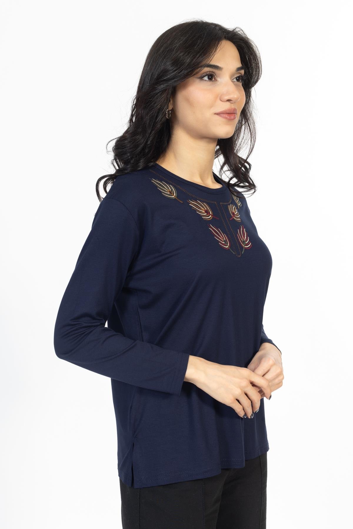 Yeni Model Nakış İşlemeli Yuvarlak Yaka Likralı Anne Penye Bluz 6440