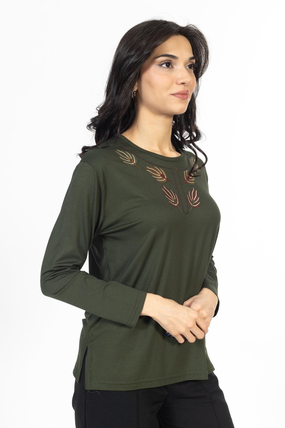 Yeni Model Nakış İşlemeli Yuvarlak Yaka Likralı Anne Penye Bluz 6440