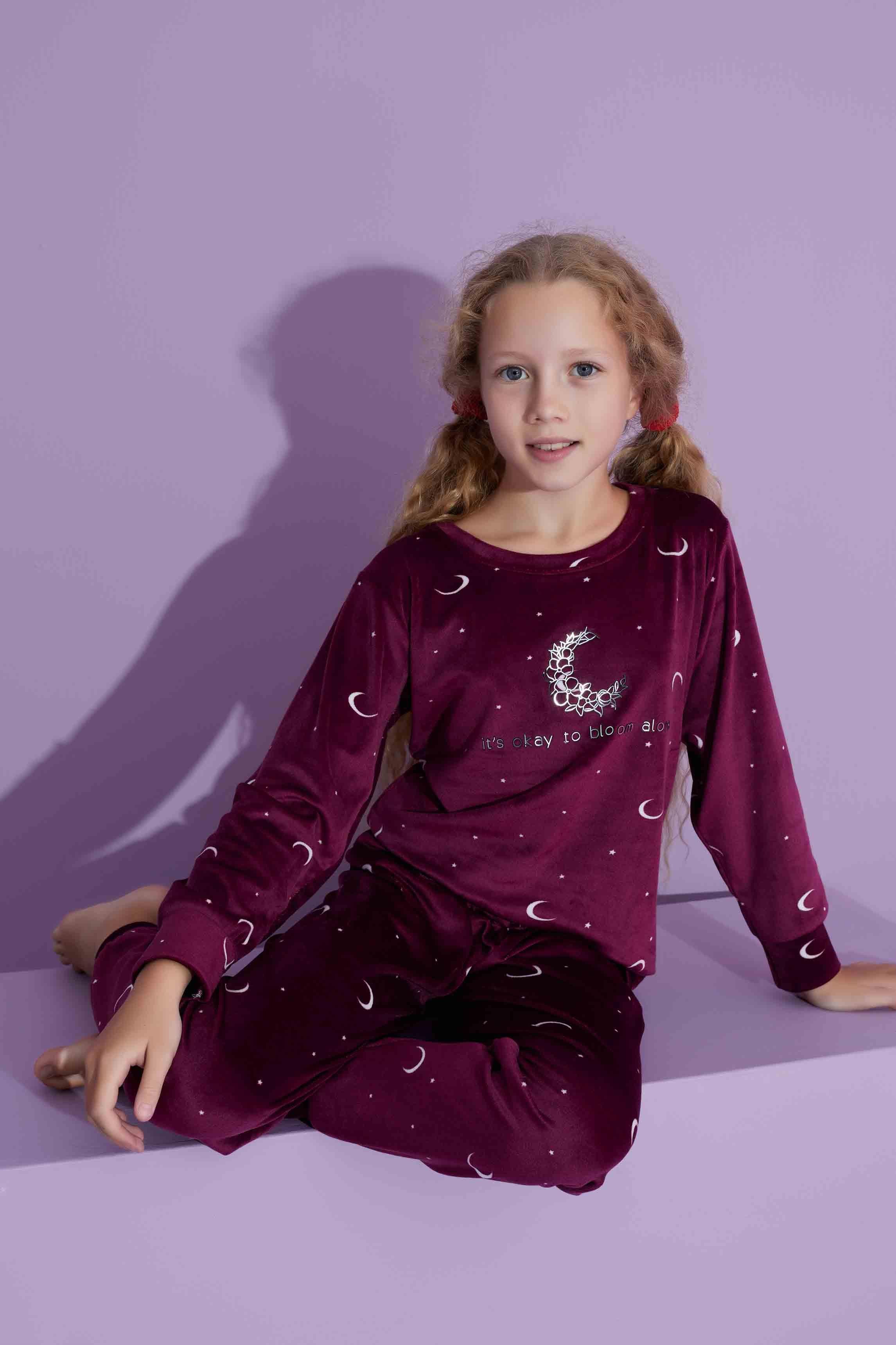 Yeni Sezon Ay Desenli Trend Model Kadife Anne/Kız Çocuk Pijama Takımı 2776-Vişne Çürüğü