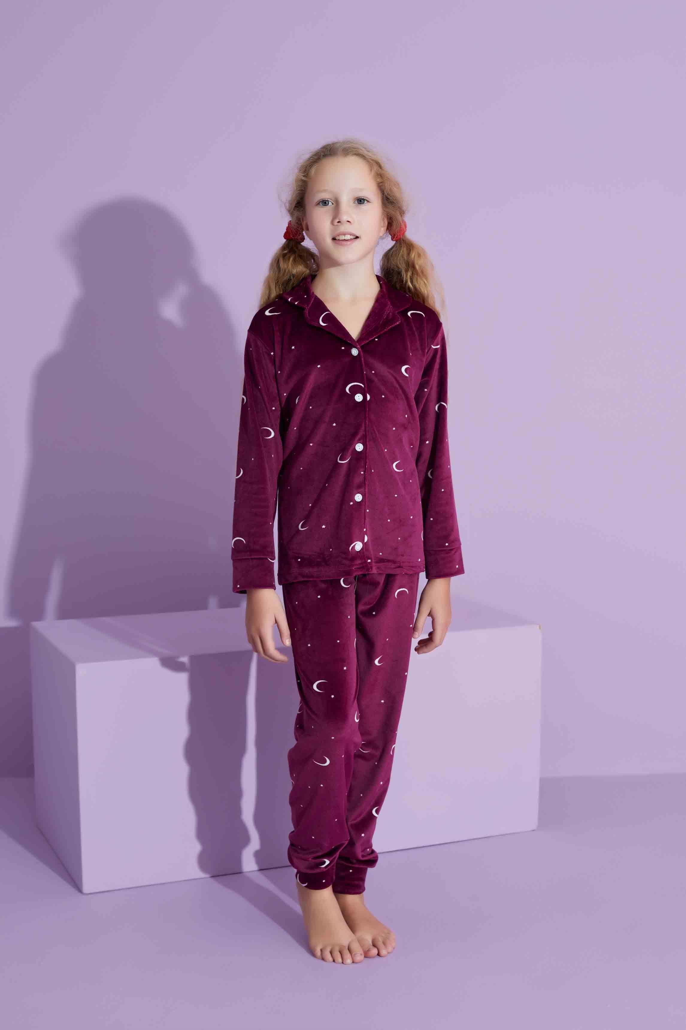 Yeni Sezon Ay Desenli Trend Model Kadife Anne/Kız Çocuk Pijama Takımı 2800-Vişne Çürüğü Ay
