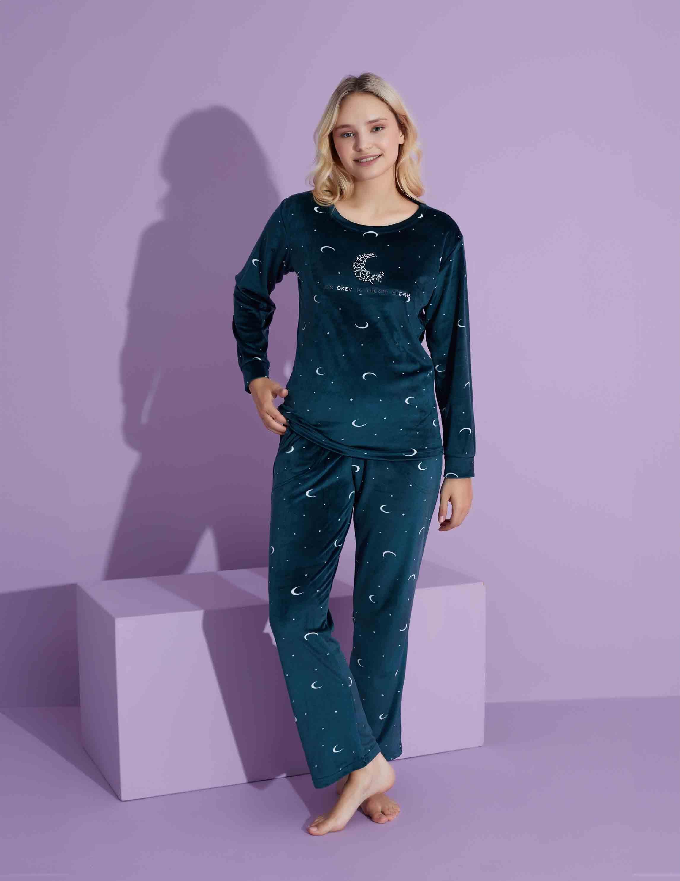 Yeni Sezon Ay Desenli Trend Model Kadife Anne/Kız Çocuk Pijama Takımı 2776-Zümrüt Yeşili