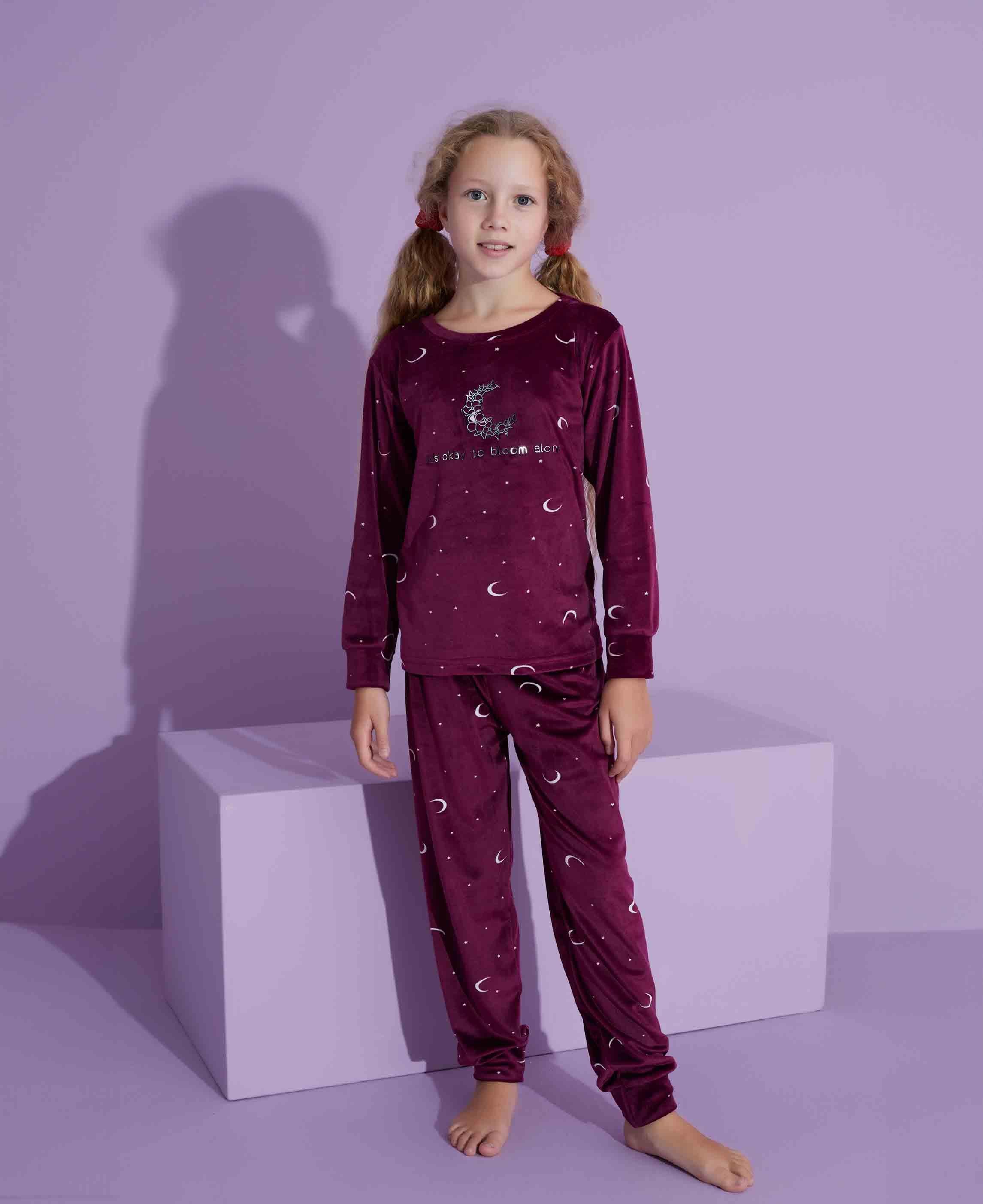 Yeni Sezon Ay Desenli Trend Model Kadife Anne/Kız Çocuk Pijama Takımı 2776-Vişne Çürüğü