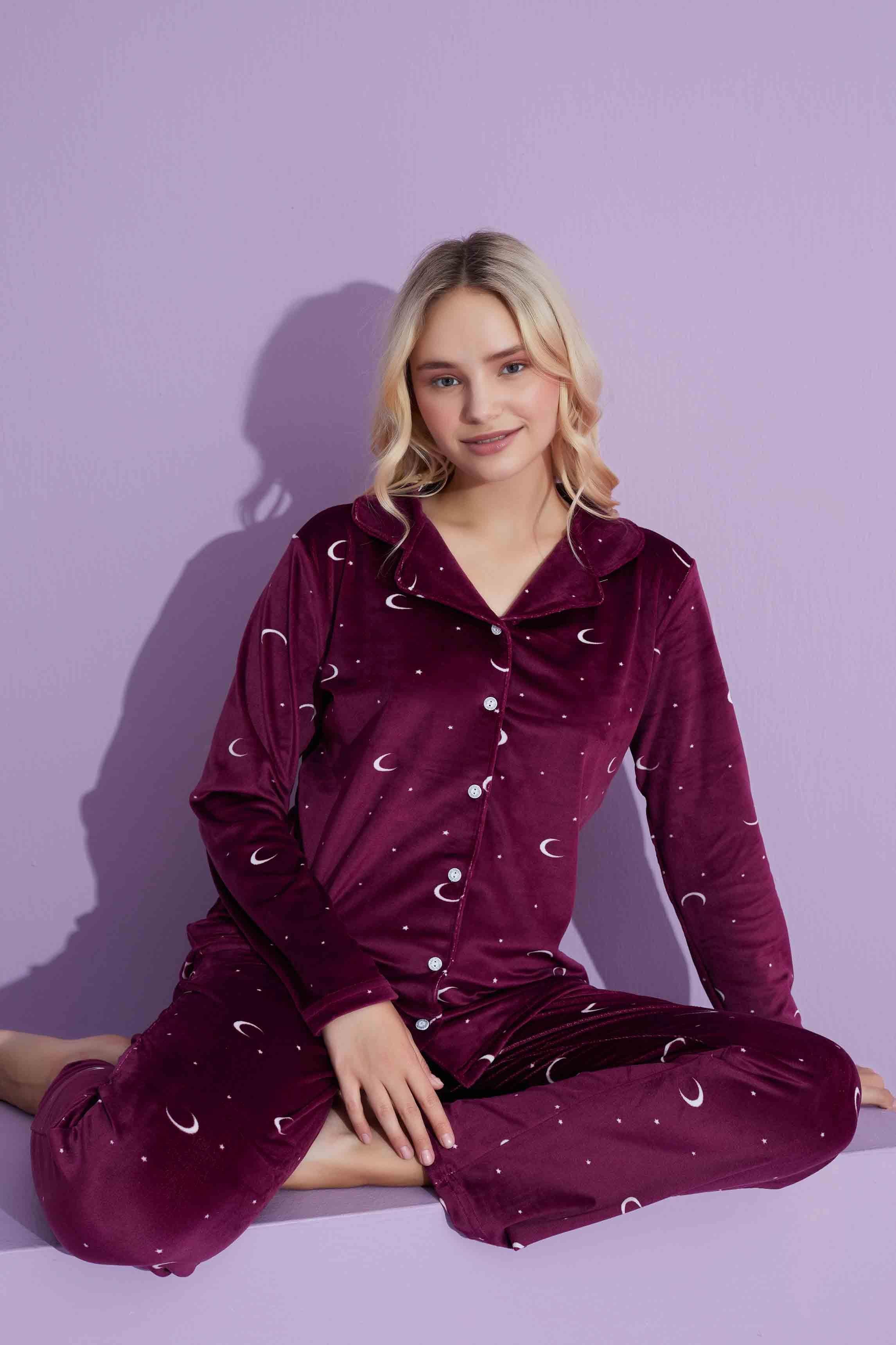 Yeni Sezon Ay Desenli Trend Model Kadife Anne/Kız Çocuk Pijama Takımı 2800-Vişne Çürüğü Ay